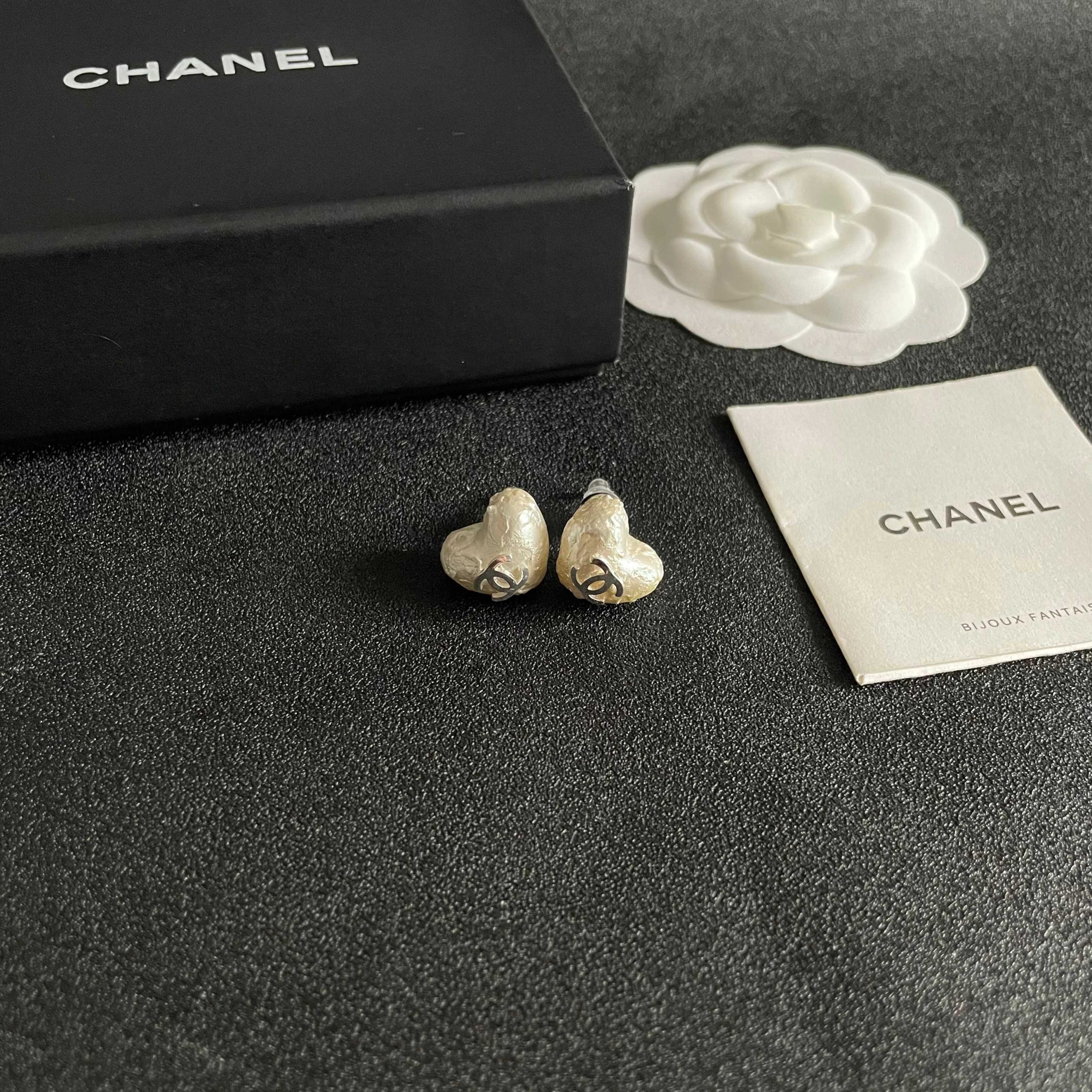 Chanel 一比一 女款 愛心珍珠耳環 簡約甜美風| 10 Chanel 一比一 女款 愛心珍珠耳環 簡約甜美風