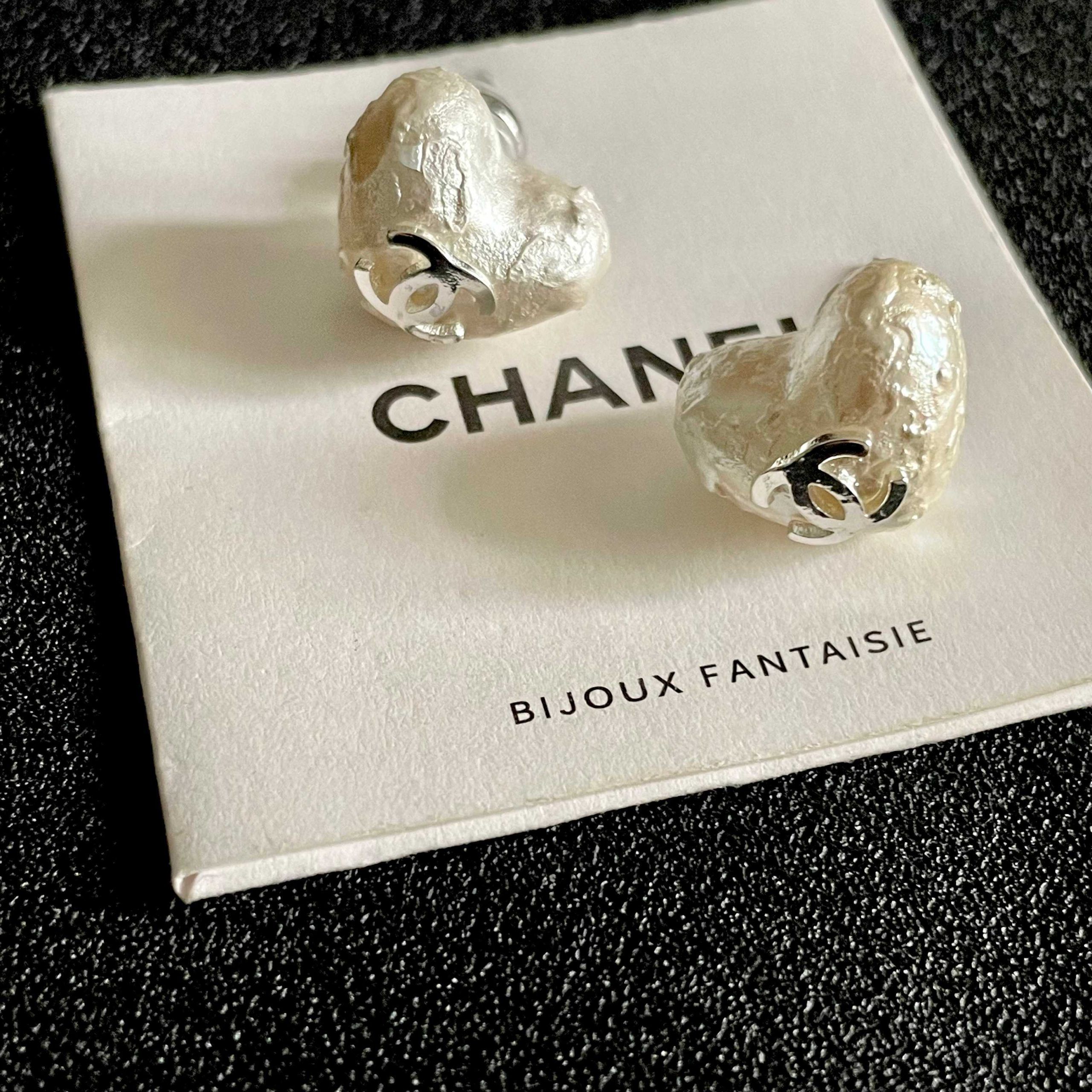 Chanel 一比一 女款 愛心珍珠耳環 簡約甜美風| 9 Chanel 一比一 女款 愛心珍珠耳環 簡約甜美風