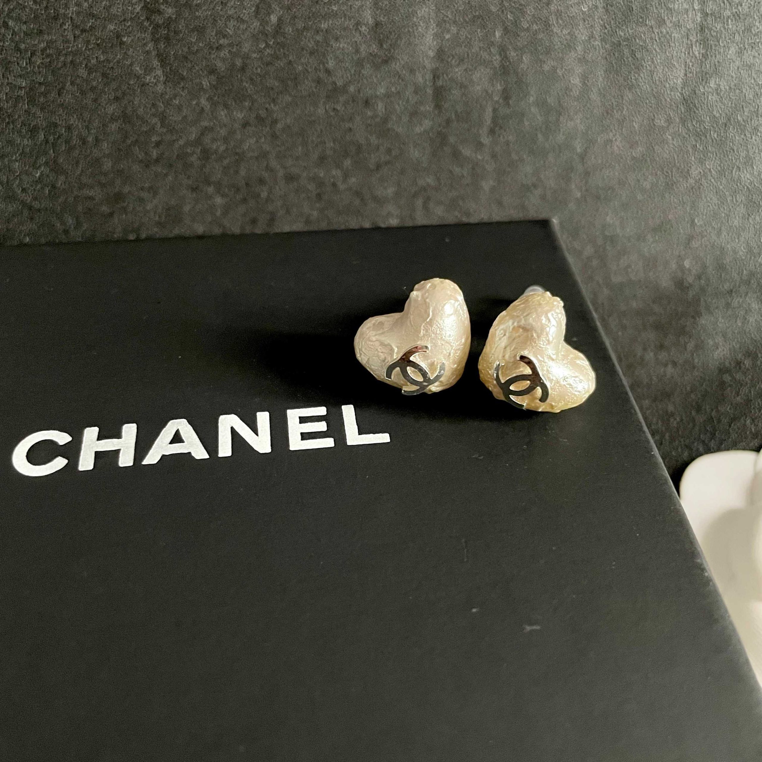 Chanel 一比一 女款 愛心珍珠耳環 簡約甜美風| 7 Chanel 一比一 女款 愛心珍珠耳環 簡約甜美風