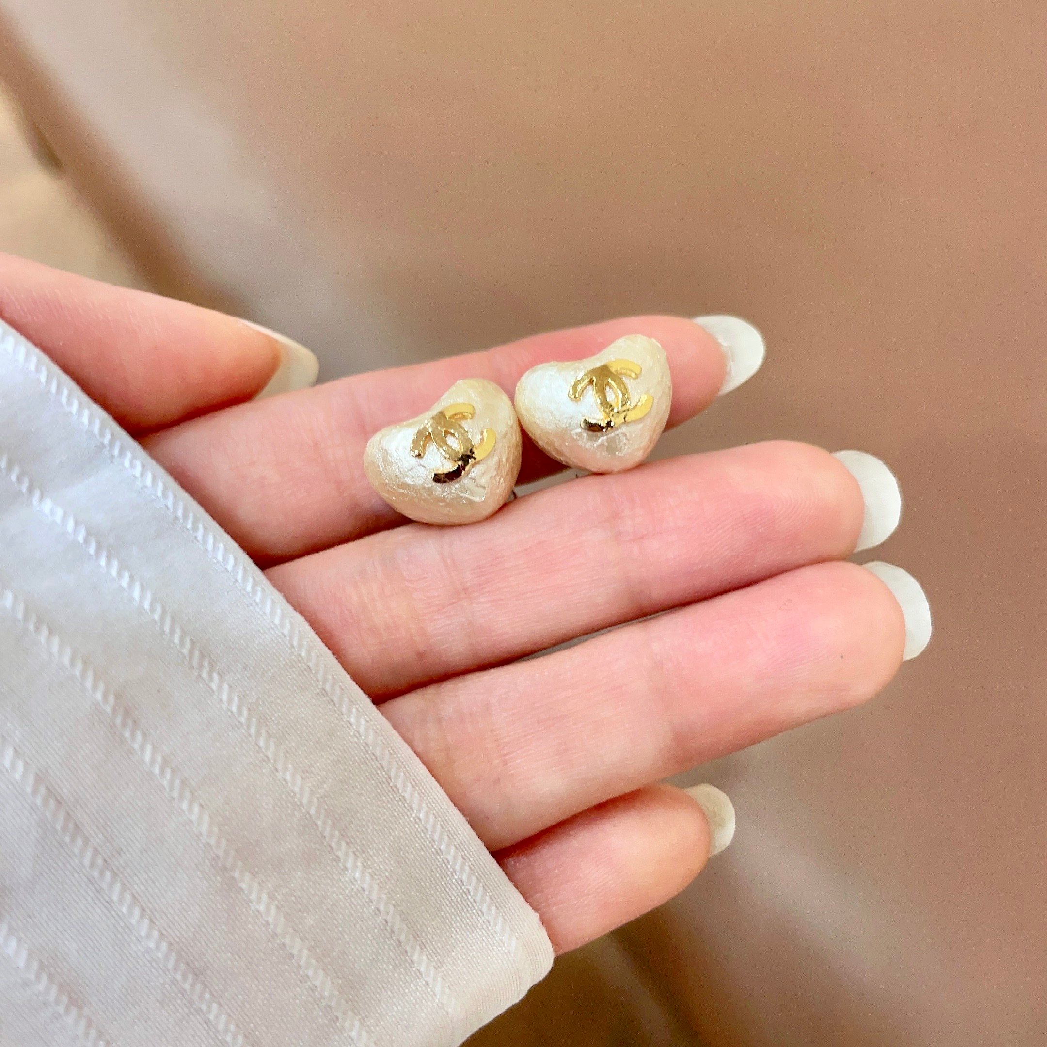 Chanel 一比一 女款 雙C圓形徽章耳環 復古經典款| 12 Chanel 一比一 女款 雙C圓形徽章耳環 復古經典款
