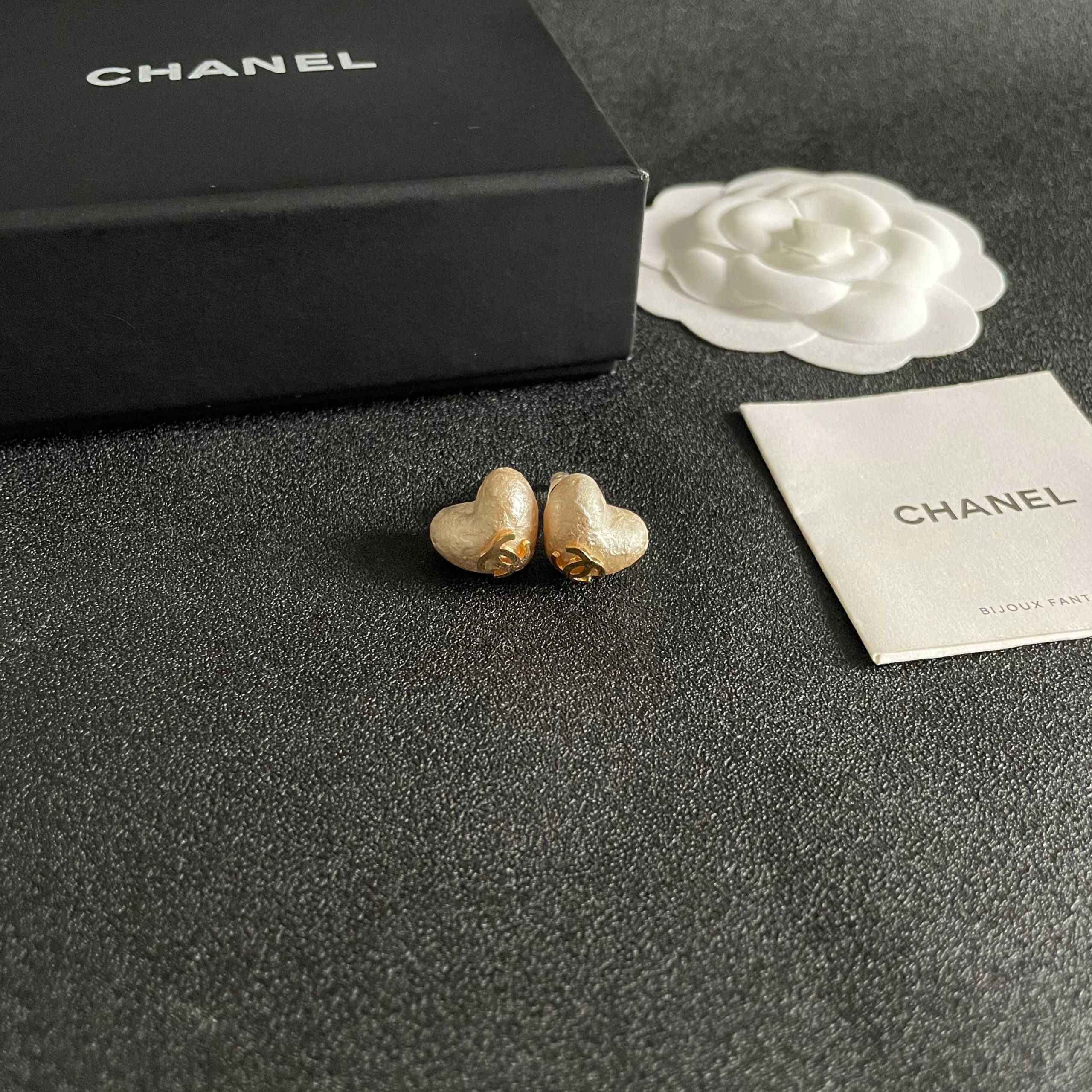 Chanel 一比一 女款 雙C圓形徽章耳環 復古經典款| 10 Chanel 一比一 女款 雙C圓形徽章耳環 復古經典款