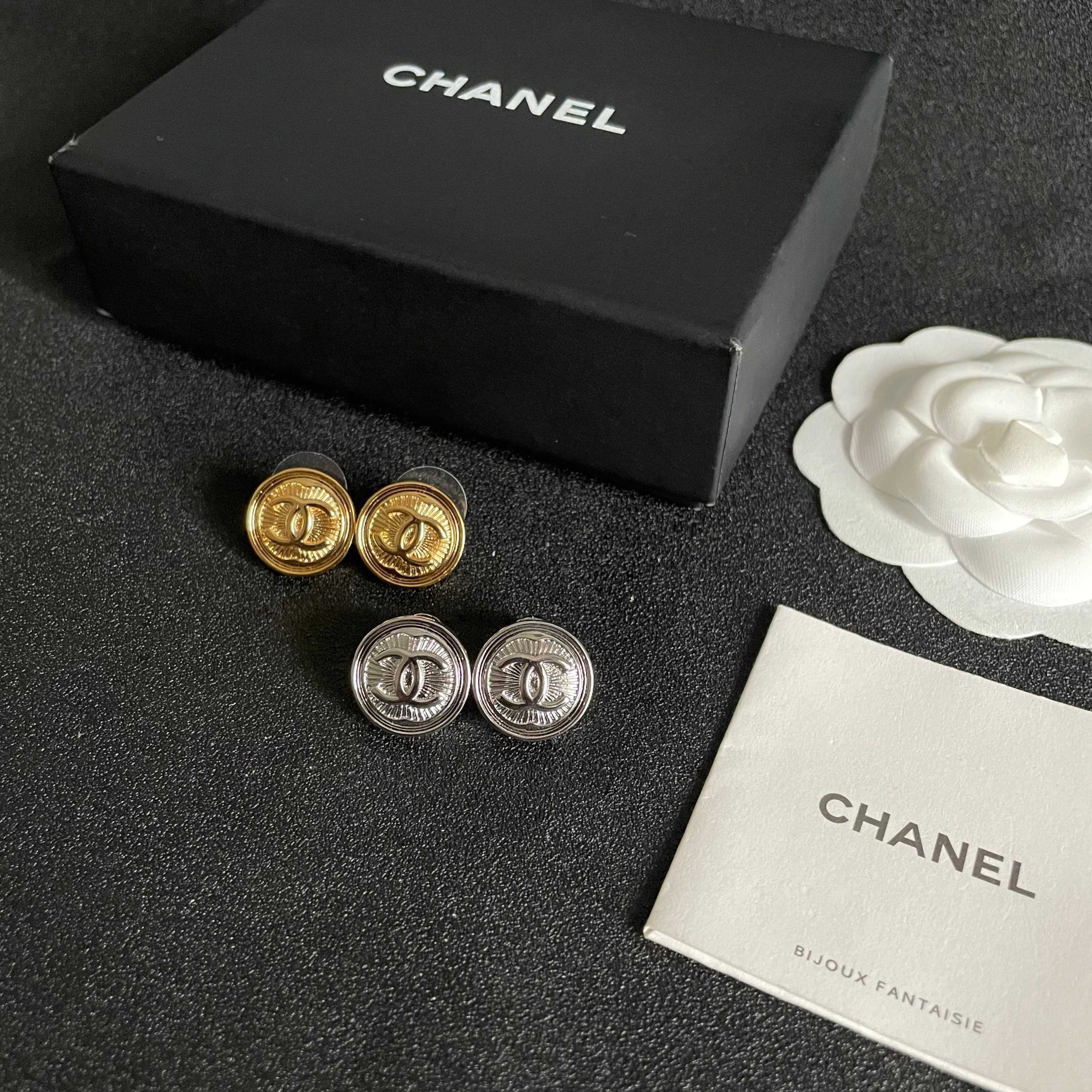 Chanel 原單 女款 珍珠金屬雙C耳環 氣質百搭款| 11 Chanel 原單 女款 珍珠金屬雙C耳環 氣質百搭款