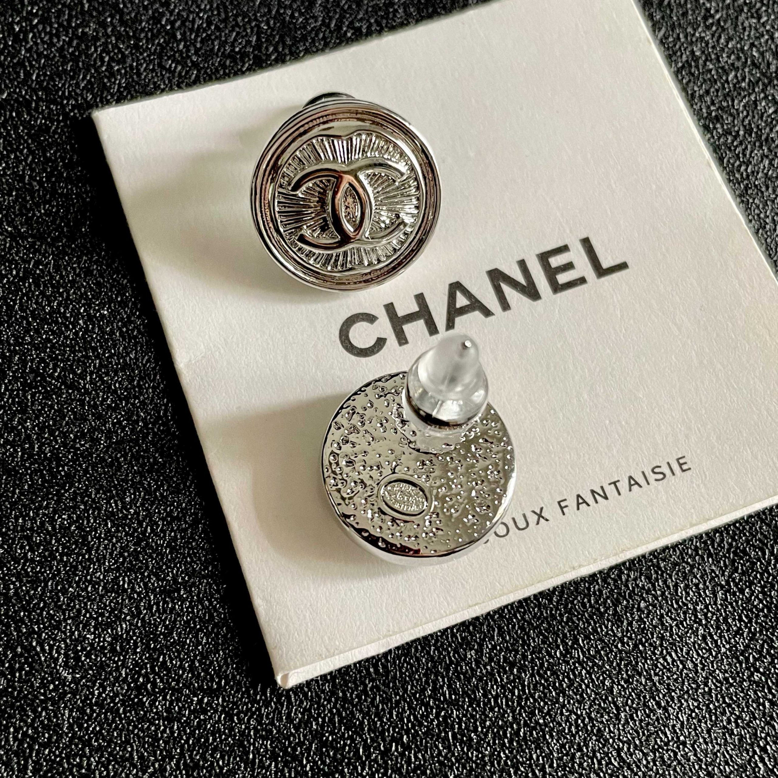 Chanel 原單 女款 珍珠金屬雙C耳環 氣質百搭款| 9 Chanel 原單 女款 珍珠金屬雙C耳環 氣質百搭款