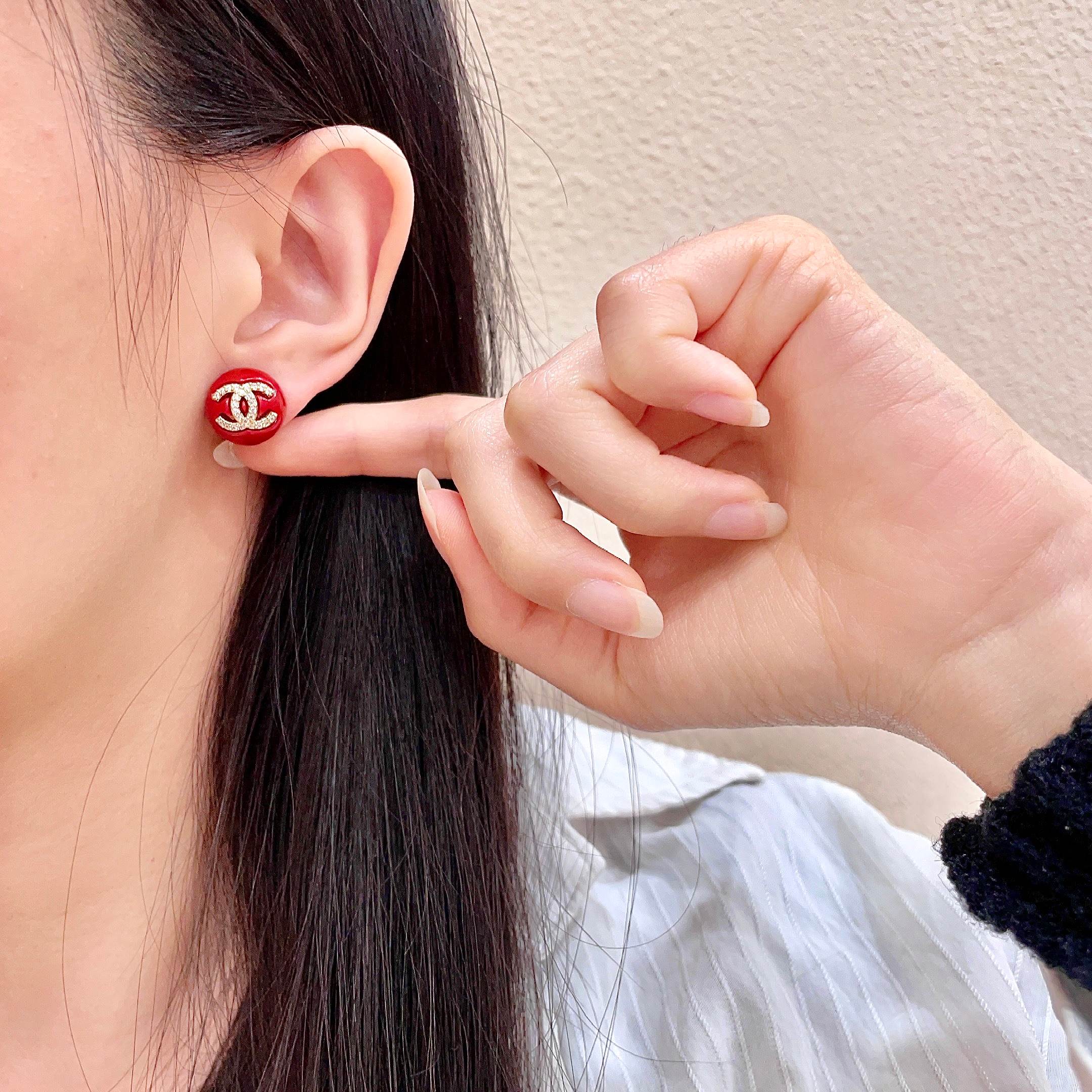 Chanel A貨 女款 紅色雙C耳環 時尚亮眼百搭款| 14 Chanel A貨 女款 紅色雙C耳環 時尚亮眼百搭款