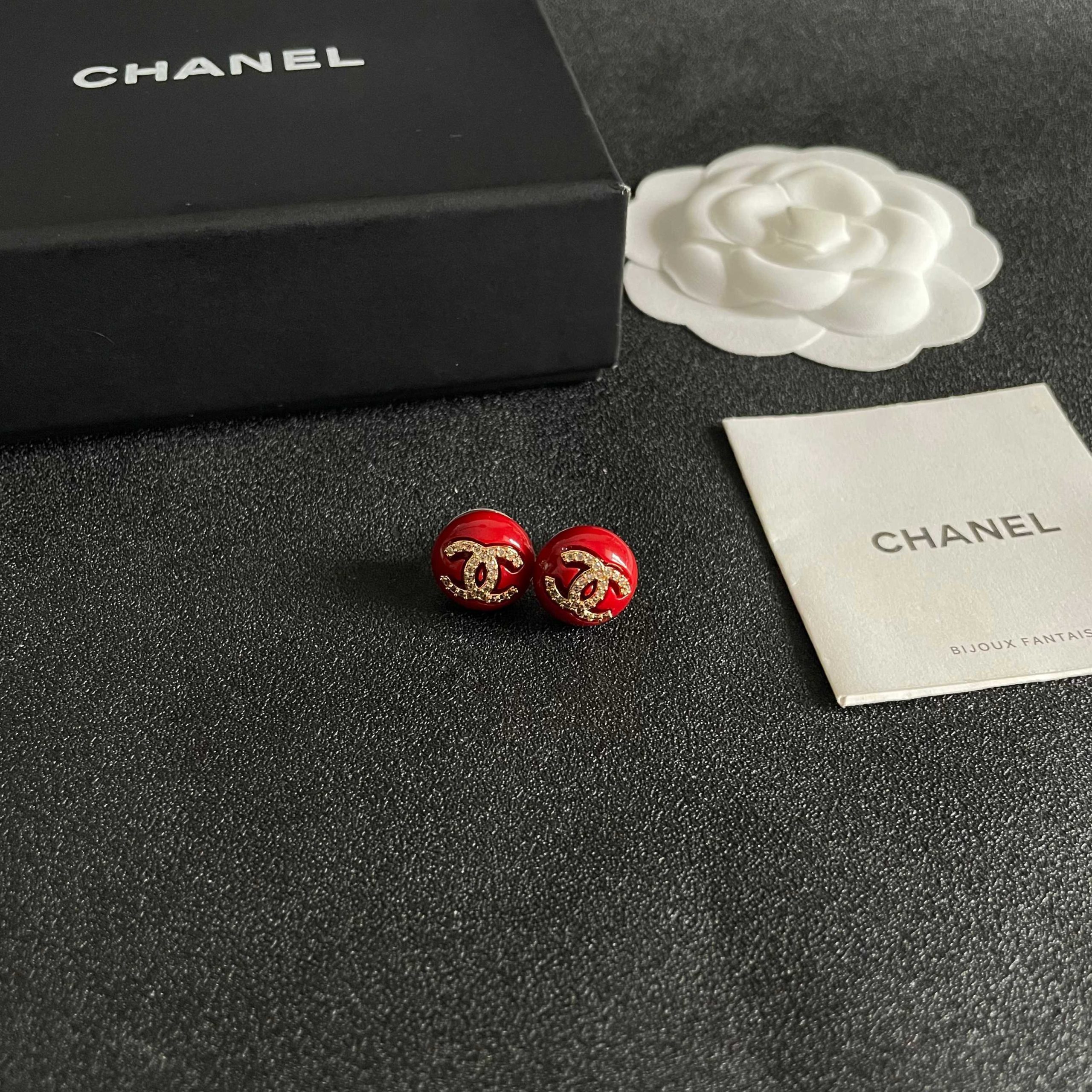 Chanel A貨 女款 紅色雙C耳環 時尚亮眼百搭款| 10 Chanel A貨 女款 紅色雙C耳環 時尚亮眼百搭款