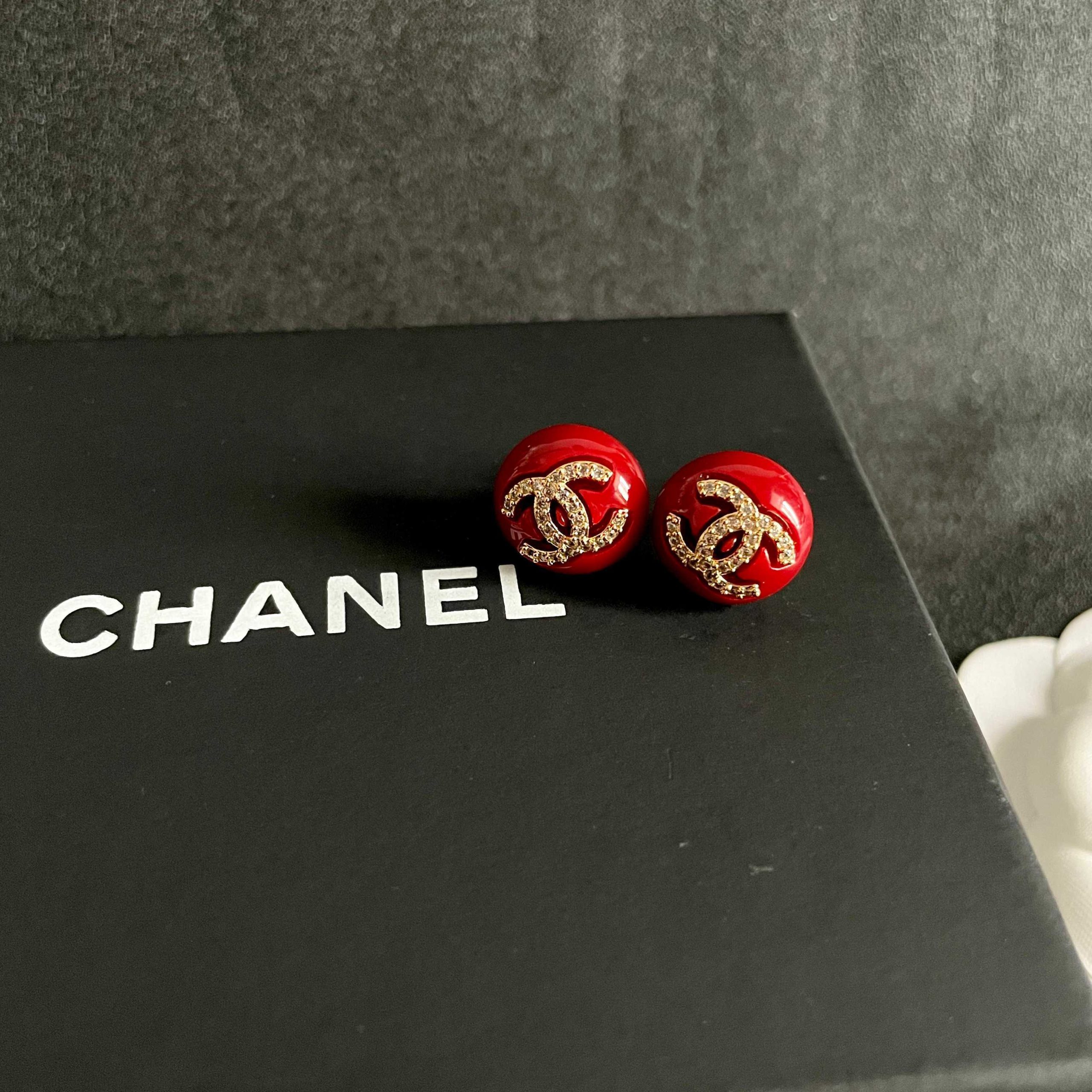 Chanel A貨 女款 紅色雙C耳環 時尚亮眼百搭款| 7 Chanel A貨 女款 紅色雙C耳環 時尚亮眼百搭款