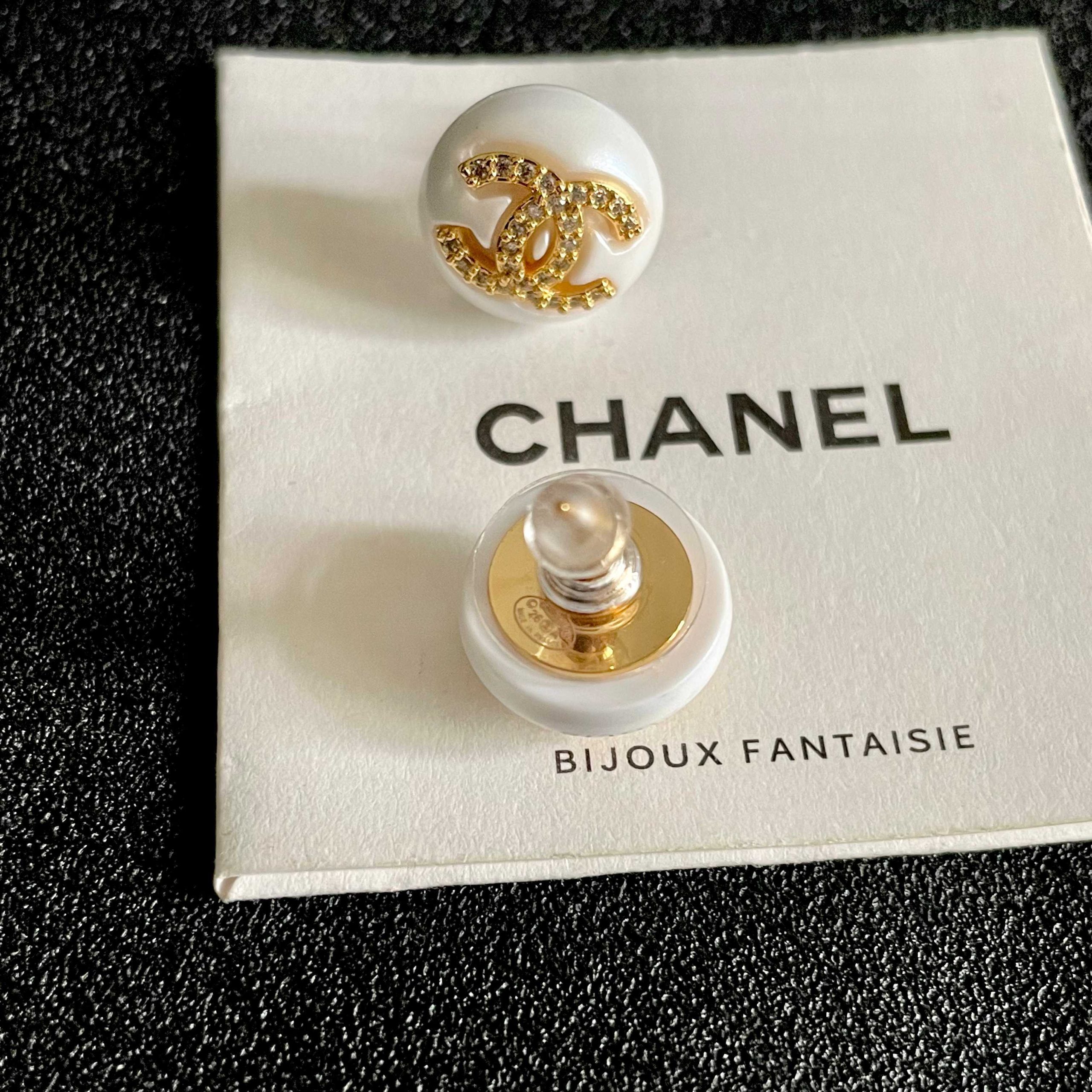Chanel A貨 女款 白色圓形雙C耳環 氣質優雅款| 9 Chanel A貨 女款 白色圓形雙C耳環 氣質優雅款