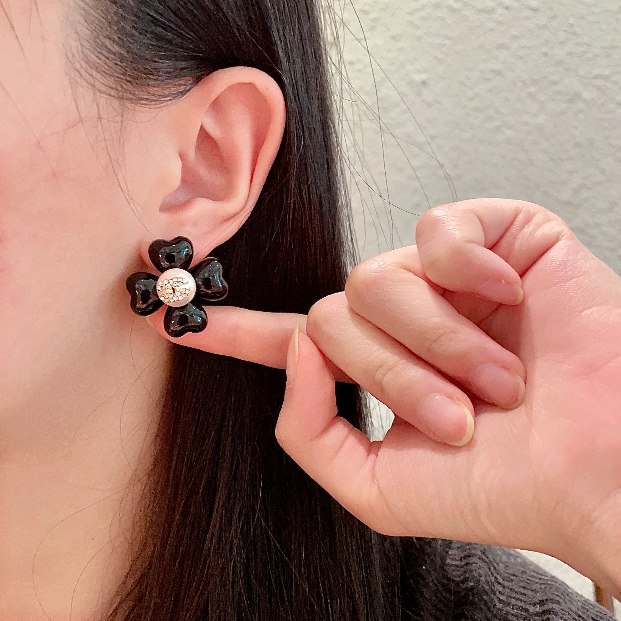 Chanel 原單 女款 黑色花朵耳環 氣質設計 經典百搭| 14 Chanel 原單 女款 黑色花朵耳環 氣質設計 經典百搭