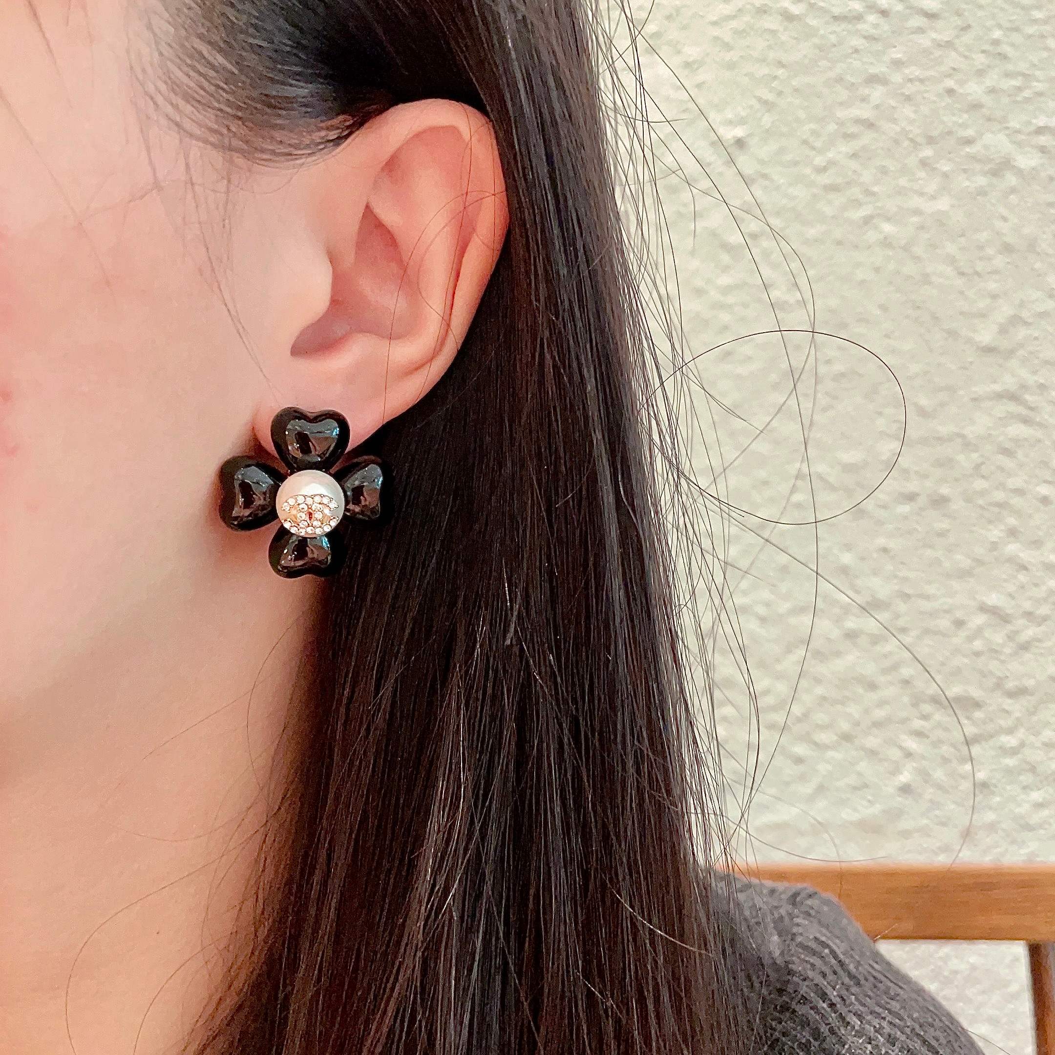 Chanel 原單 女款 黑色花朵耳環 氣質設計 經典百搭| 13 Chanel 原單 女款 黑色花朵耳環 氣質設計 經典百搭