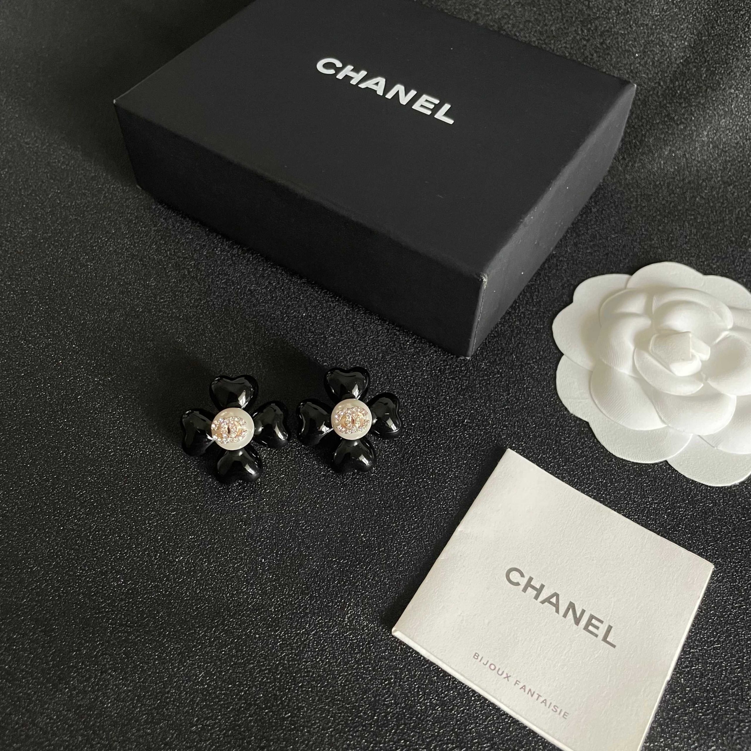 Chanel 原單 女款 黑色花朵耳環 氣質設計 經典百搭| 11 Chanel 原單 女款 黑色花朵耳環 氣質設計 經典百搭