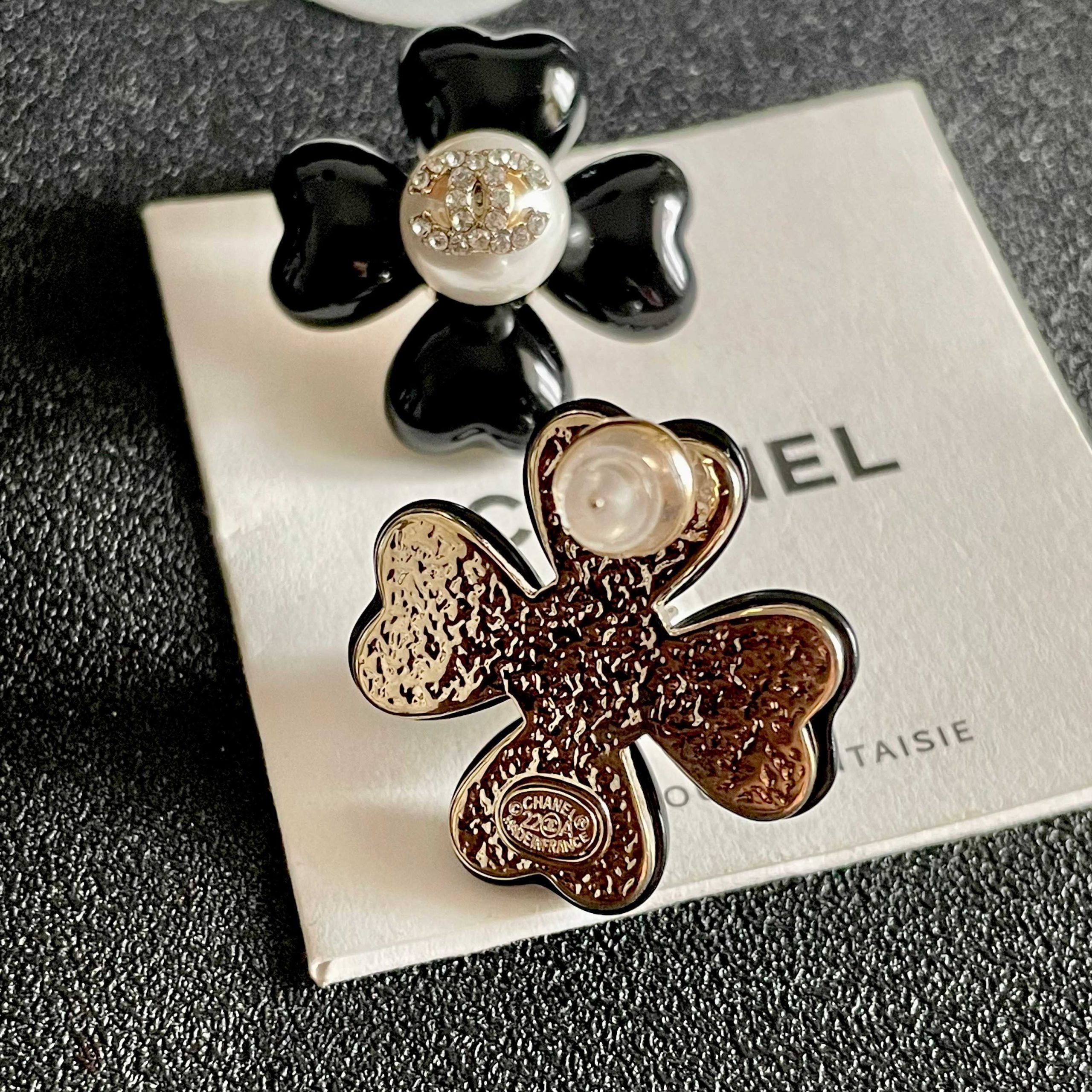 Chanel 原單 女款 黑色花朵耳環 氣質設計 經典百搭| 9 Chanel 原單 女款 黑色花朵耳環 氣質設計 經典百搭