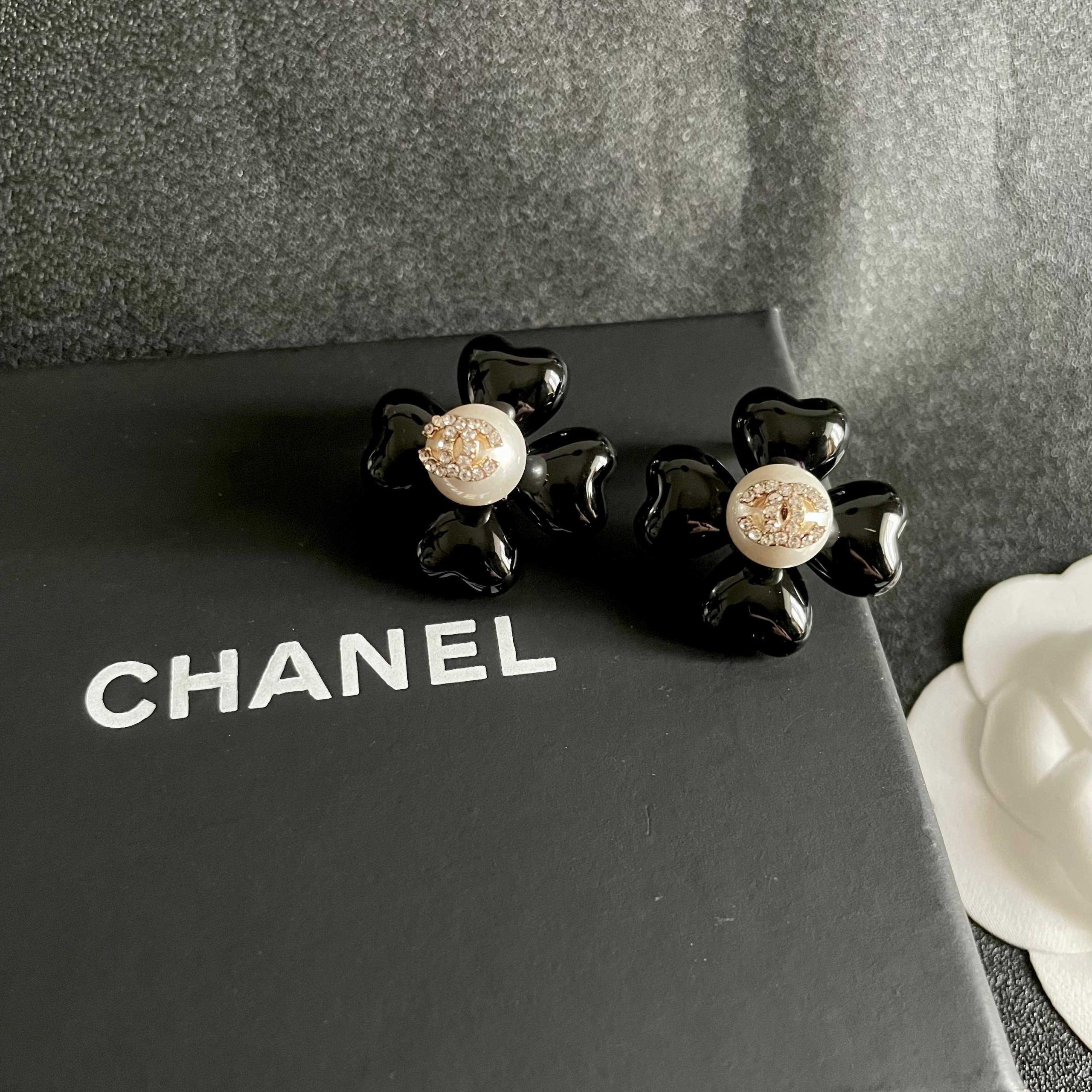Chanel 原單 女款 黑色花朵耳環 氣質設計 經典百搭| 7 Chanel 原單 女款 黑色花朵耳環 氣質設計 經典百搭