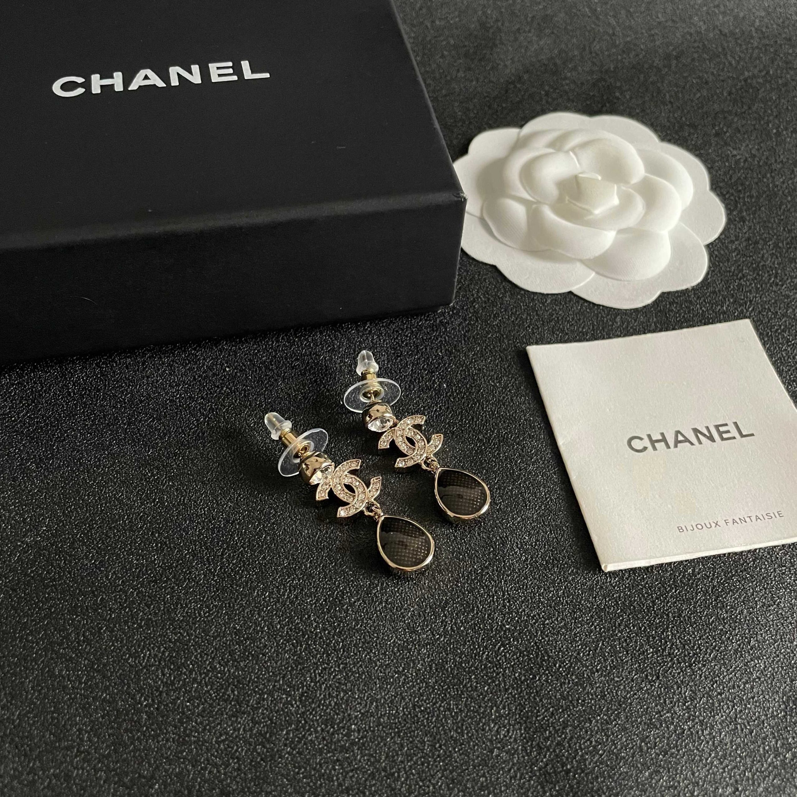 Chanel 原單 女款 黑色水滴耳環 經典優雅款 百搭設計| 10 Chanel 原單 女款 黑色水滴耳環 經典優雅款 百搭設計