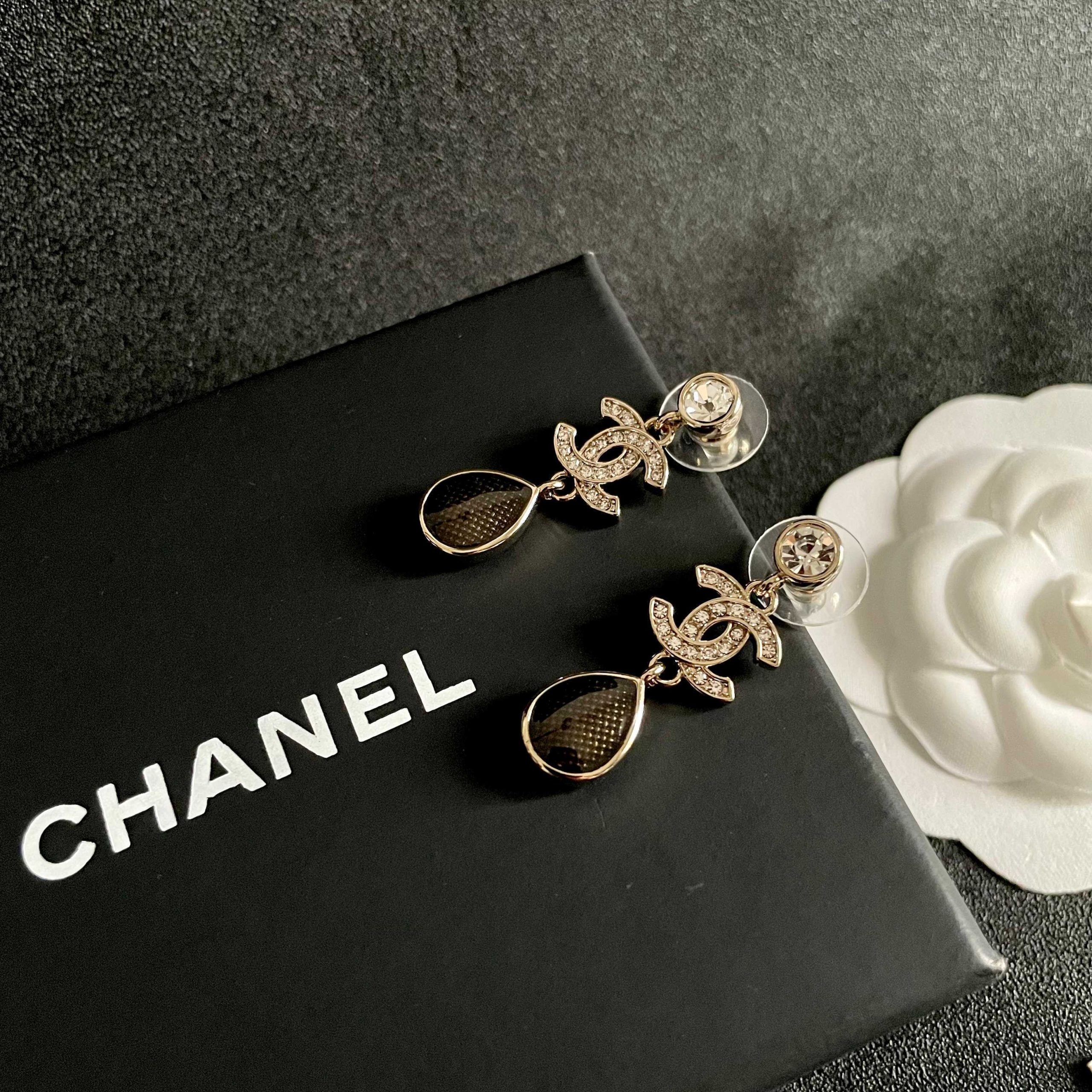 Chanel 原單 女款 黑色水滴耳環 經典優雅款 百搭設計| 7 Chanel 原單 女款 黑色水滴耳環 經典優雅款 百搭設計