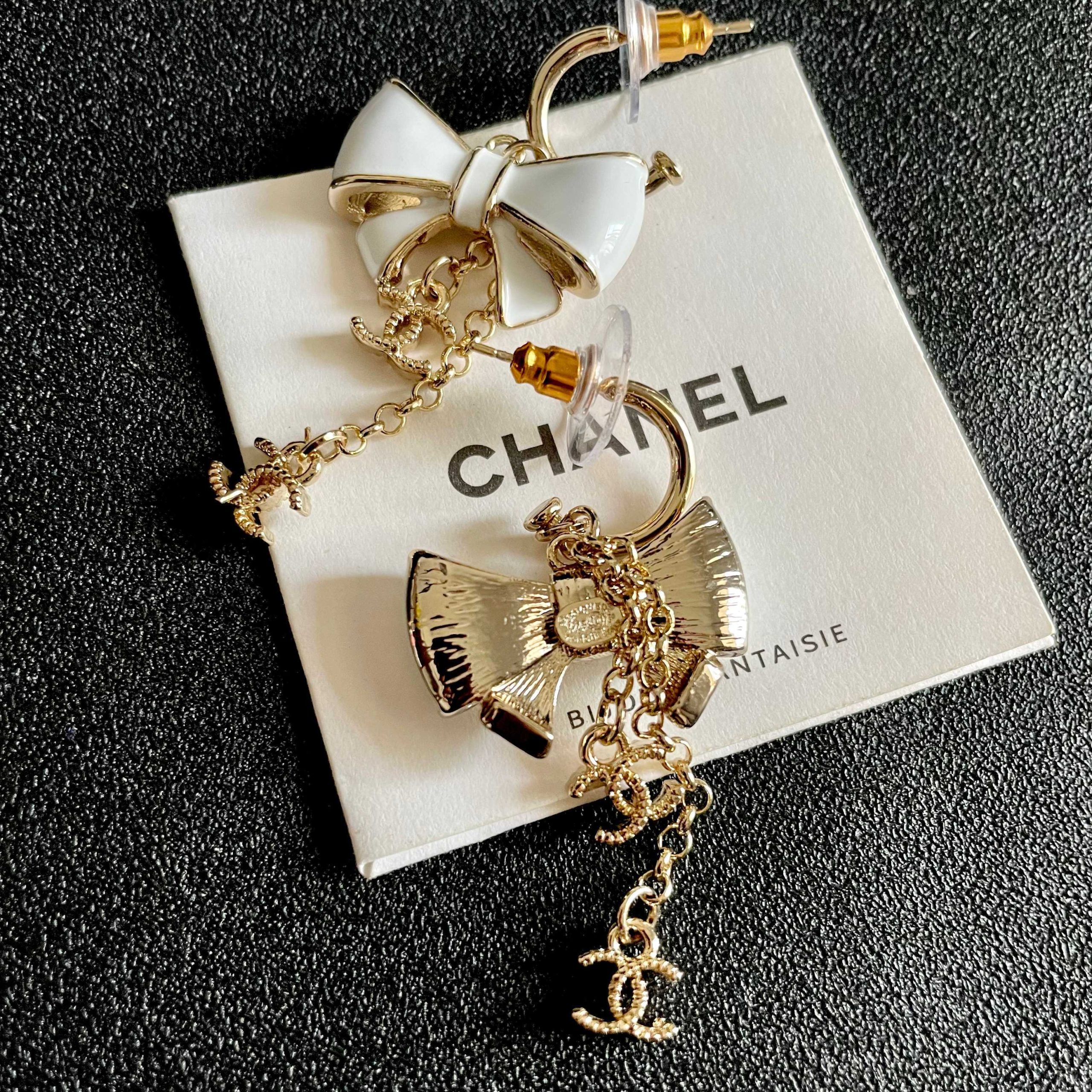Chanel A貨 女款 白色蝴蝶結耳環 垂墜設計 氣質百搭| 9 Chanel A貨 女款 白色蝴蝶結耳環 垂墜設計 氣質百搭