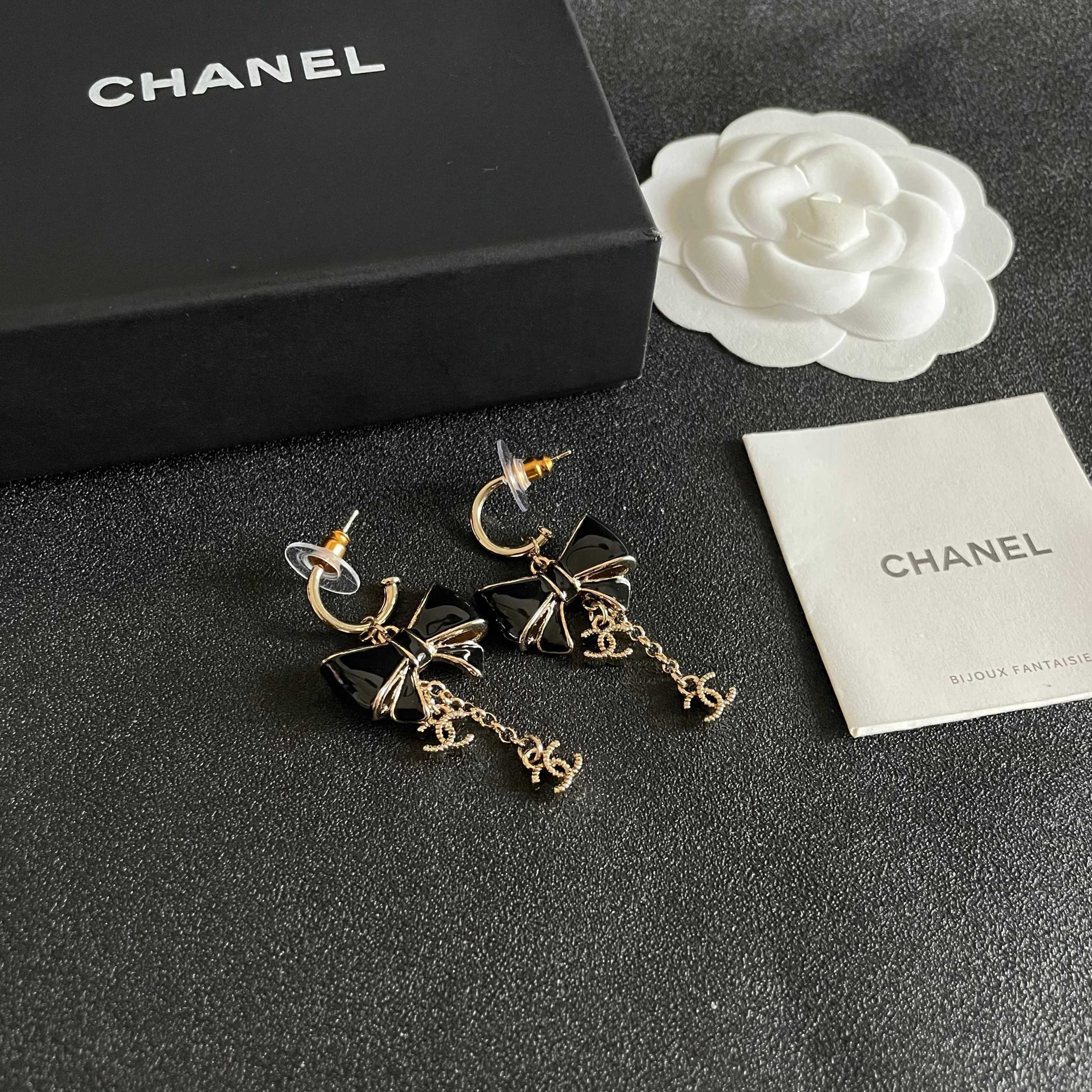 Chanel 高仿 女款 黑色蝴蝶結耳環 垂墜設計 氣質款| 10 Chanel 高仿 女款 黑色蝴蝶結耳環 垂墜設計 氣質款
