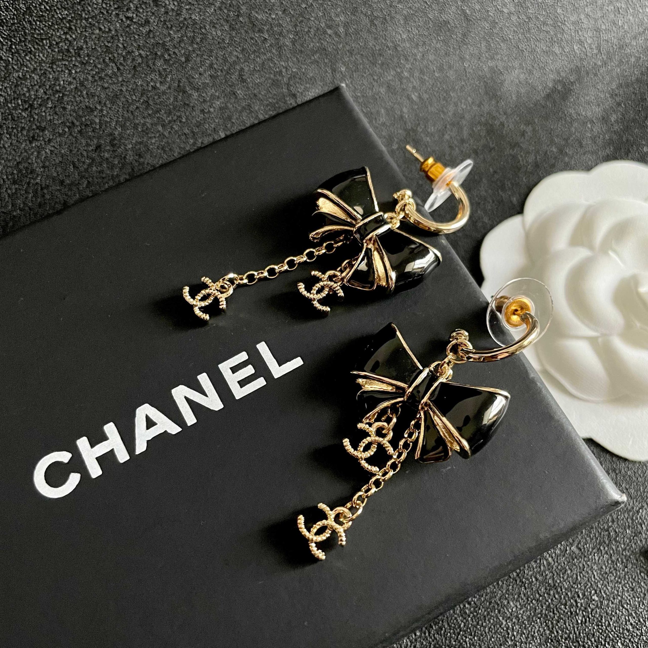 Chanel 高仿 女款 黑色蝴蝶結耳環 垂墜設計 氣質款| 7 Chanel 高仿 女款 黑色蝴蝶結耳環 垂墜設計 氣質款