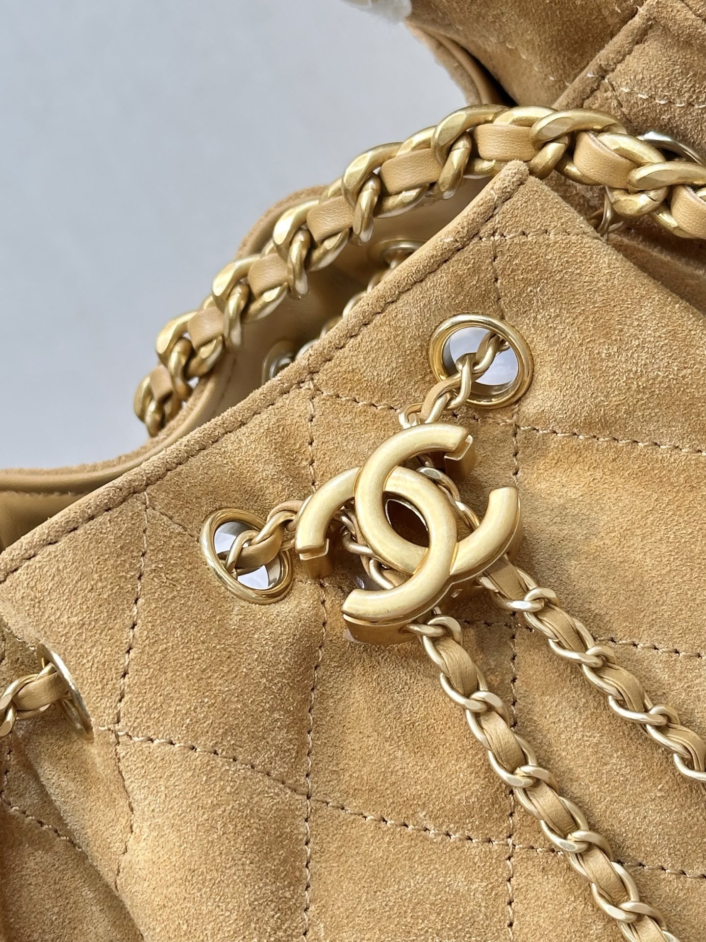 CHANEL 高仿 女款絨面抽繩包 柔霧焦糖色 金鏈肩背款| 13 CHANEL 高仿 女款絨面抽繩包 柔霧焦糖色 金鏈肩背款