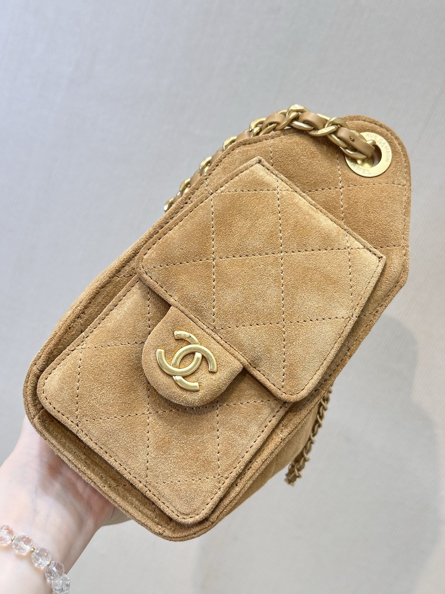 CHANEL 高仿 女款絨面抽繩包 柔霧焦糖色 金鏈肩背款| 12 CHANEL 高仿 女款絨面抽繩包 柔霧焦糖色 金鏈肩背款
