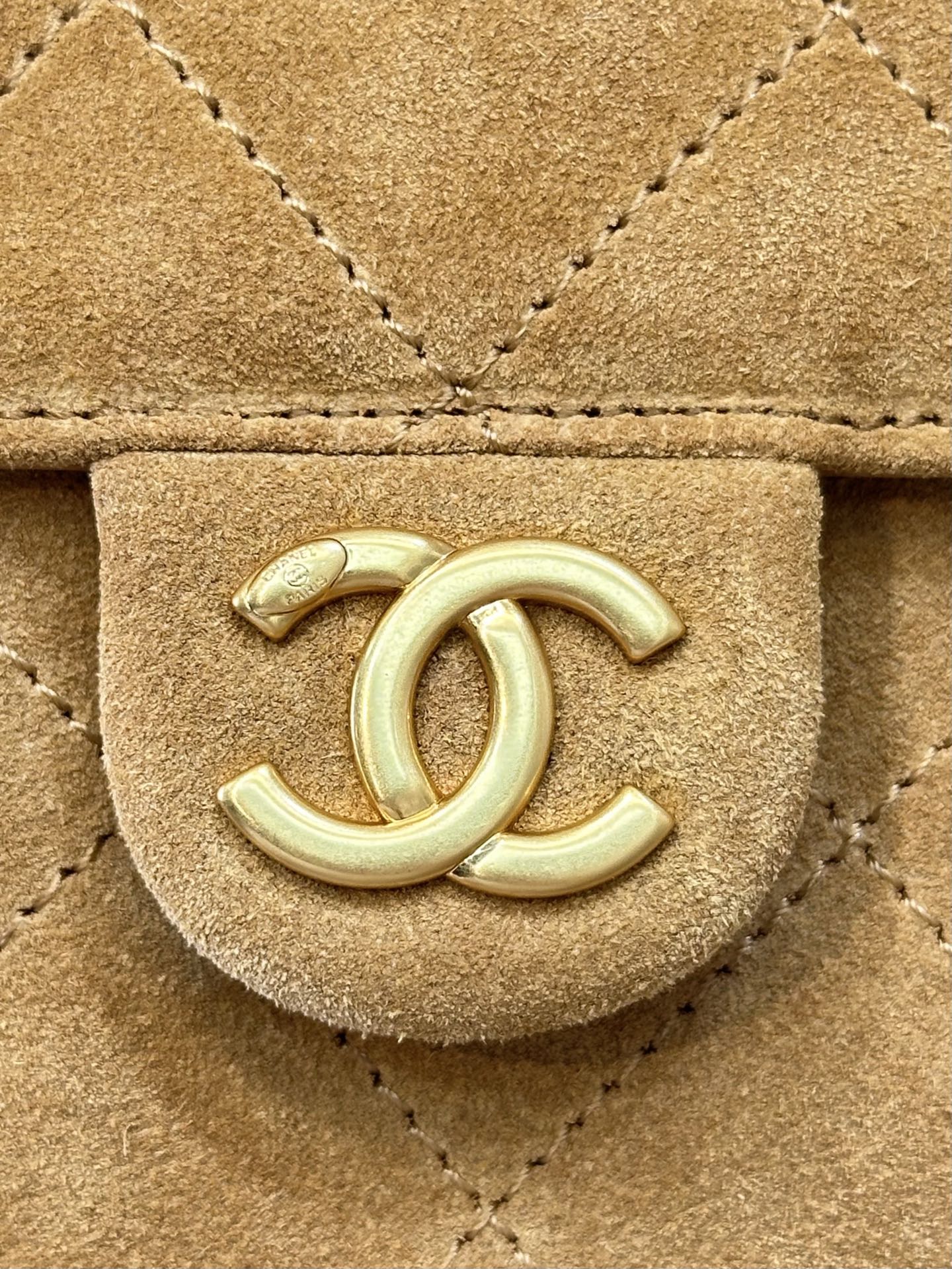 CHANEL 高仿 女款絨面抽繩包 柔霧焦糖色 金鏈肩背款| 11 CHANEL 高仿 女款絨面抽繩包 柔霧焦糖色 金鏈肩背款
