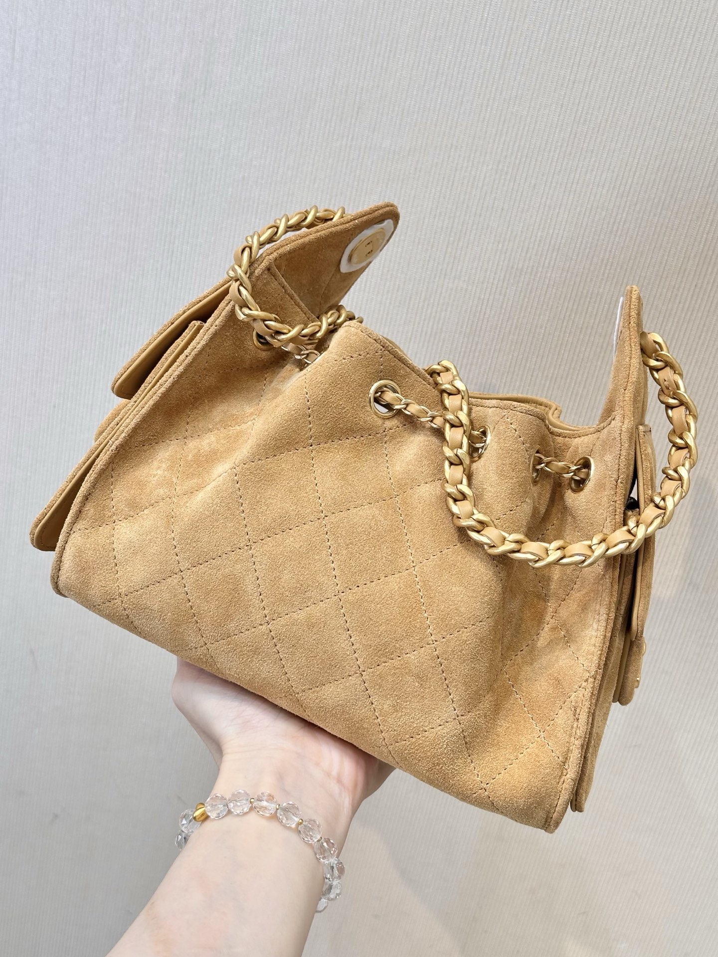 CHANEL 高仿 女款絨面抽繩包 柔霧焦糖色 金鏈肩背款| 10 CHANEL 高仿 女款絨面抽繩包 柔霧焦糖色 金鏈肩背款
