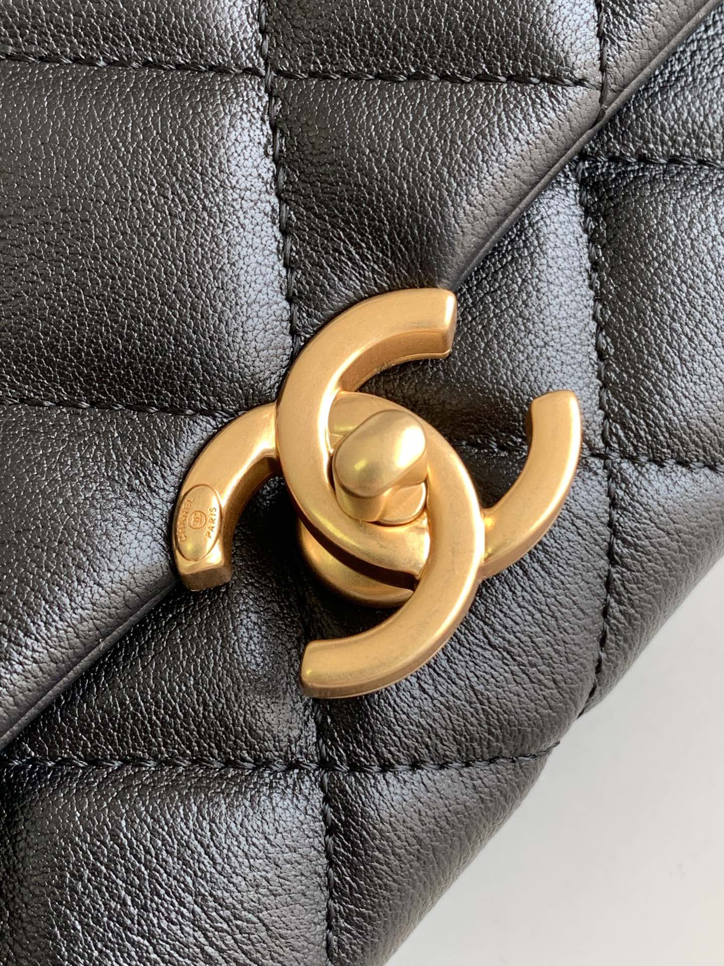 CHANEL 原單 女款經典口蓋包 黑色菱格金扣鏈條肩背包| 12 CHANEL 原單 女款經典口蓋包 黑色菱格金扣鏈條肩背包