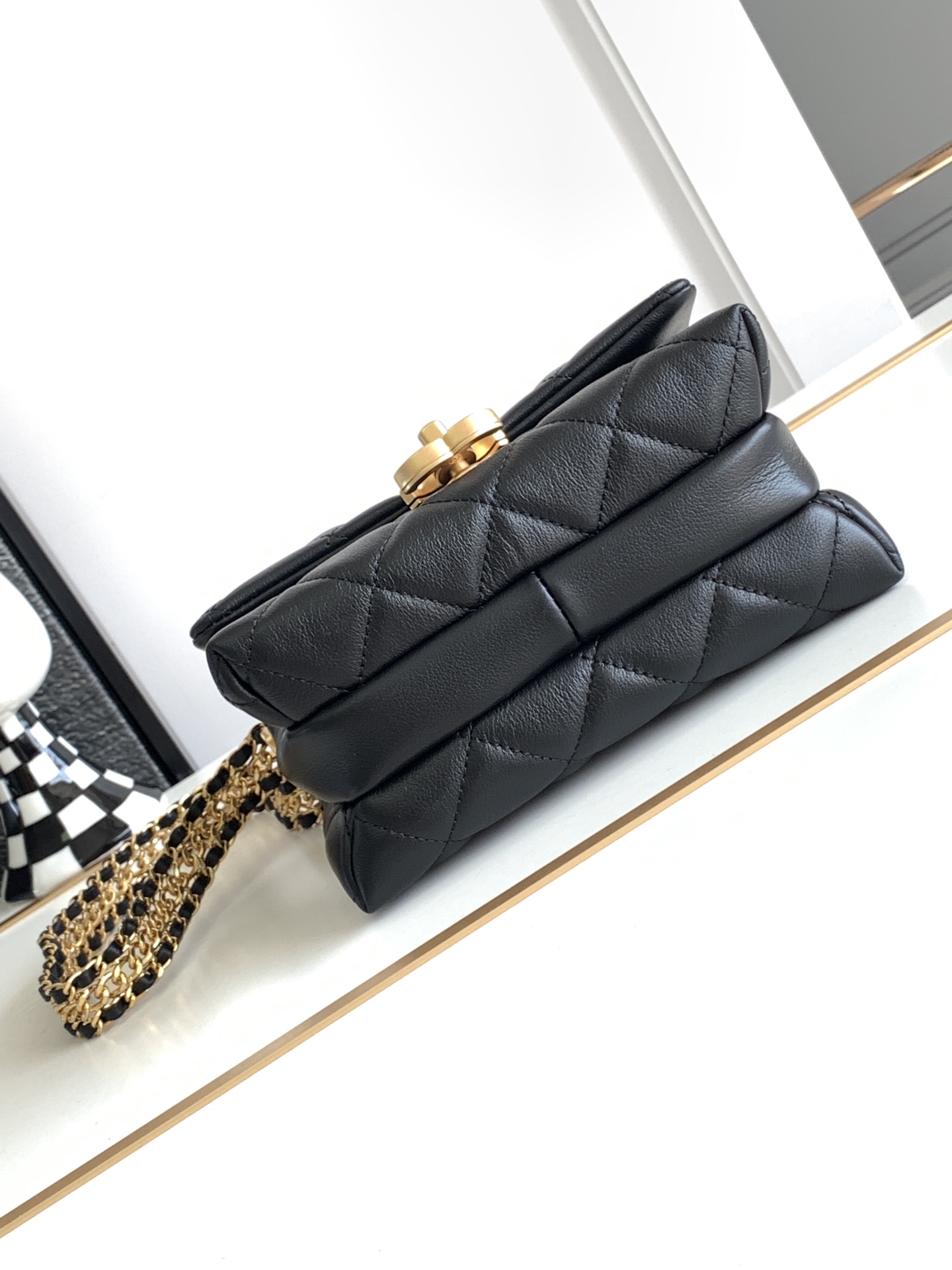 CHANEL 原單 女款經典口蓋包 黑色菱格金扣鏈條肩背包| 7 CHANEL 原單 女款經典口蓋包 黑色菱格金扣鏈條肩背包