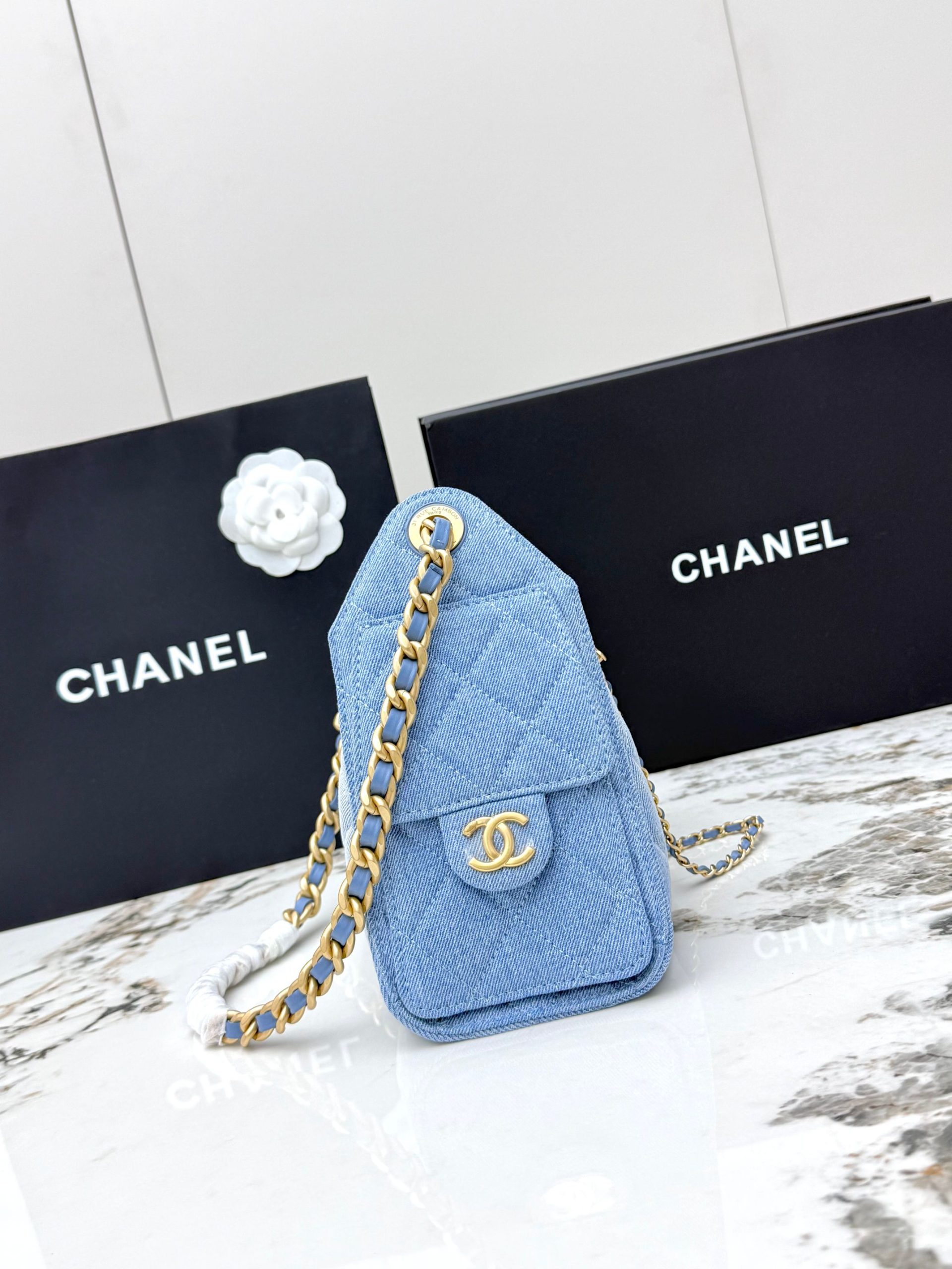 CHANEL 一比一 女款淺藍丹寧抽繩包 金鏈小巧百搭肩背款| 14 CHANEL 一比一 女款淺藍丹寧抽繩包 金鏈小巧百搭肩背款