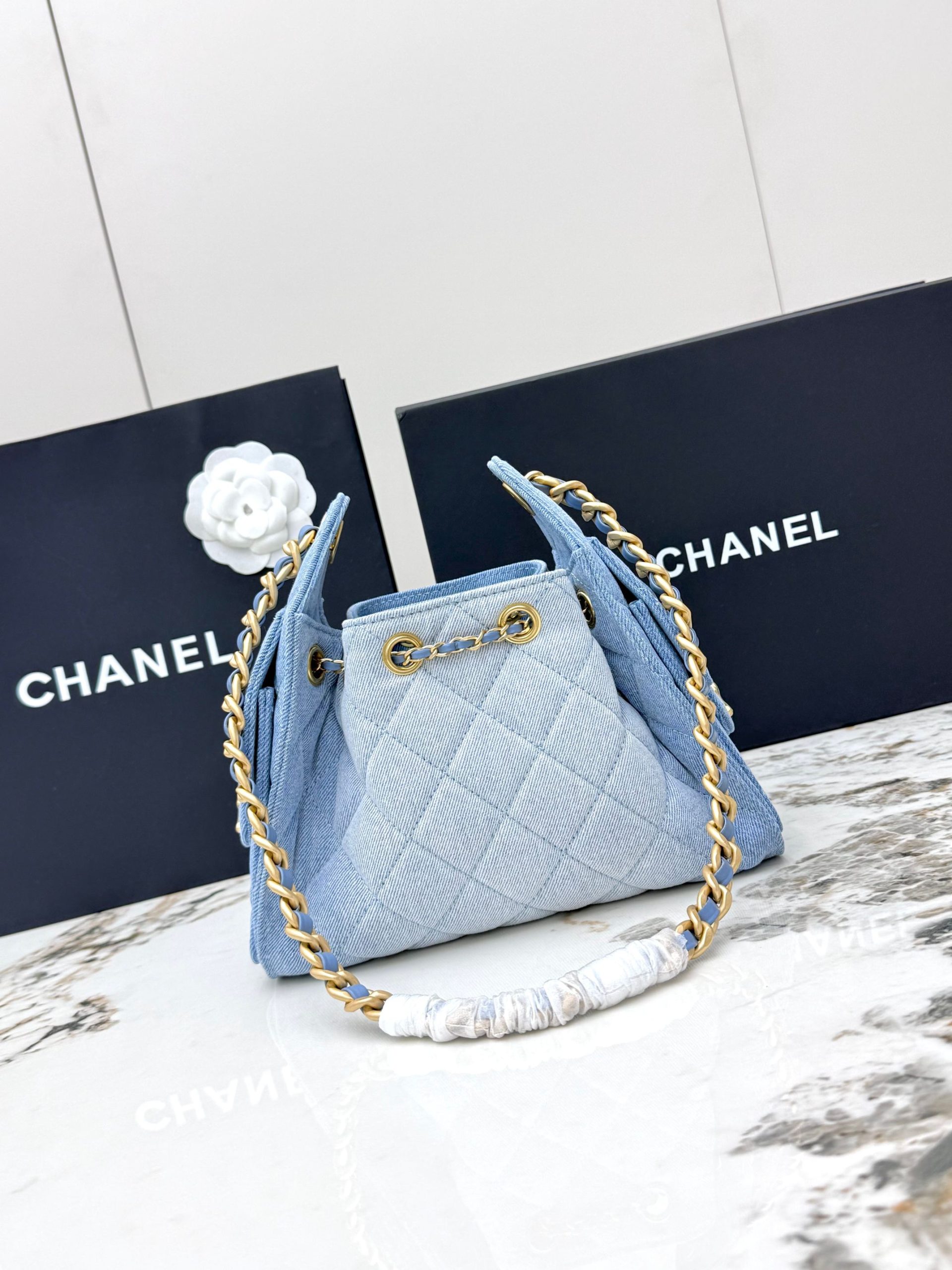 CHANEL 一比一 女款淺藍丹寧抽繩包 金鏈小巧百搭肩背款| 13 CHANEL 一比一 女款淺藍丹寧抽繩包 金鏈小巧百搭肩背款