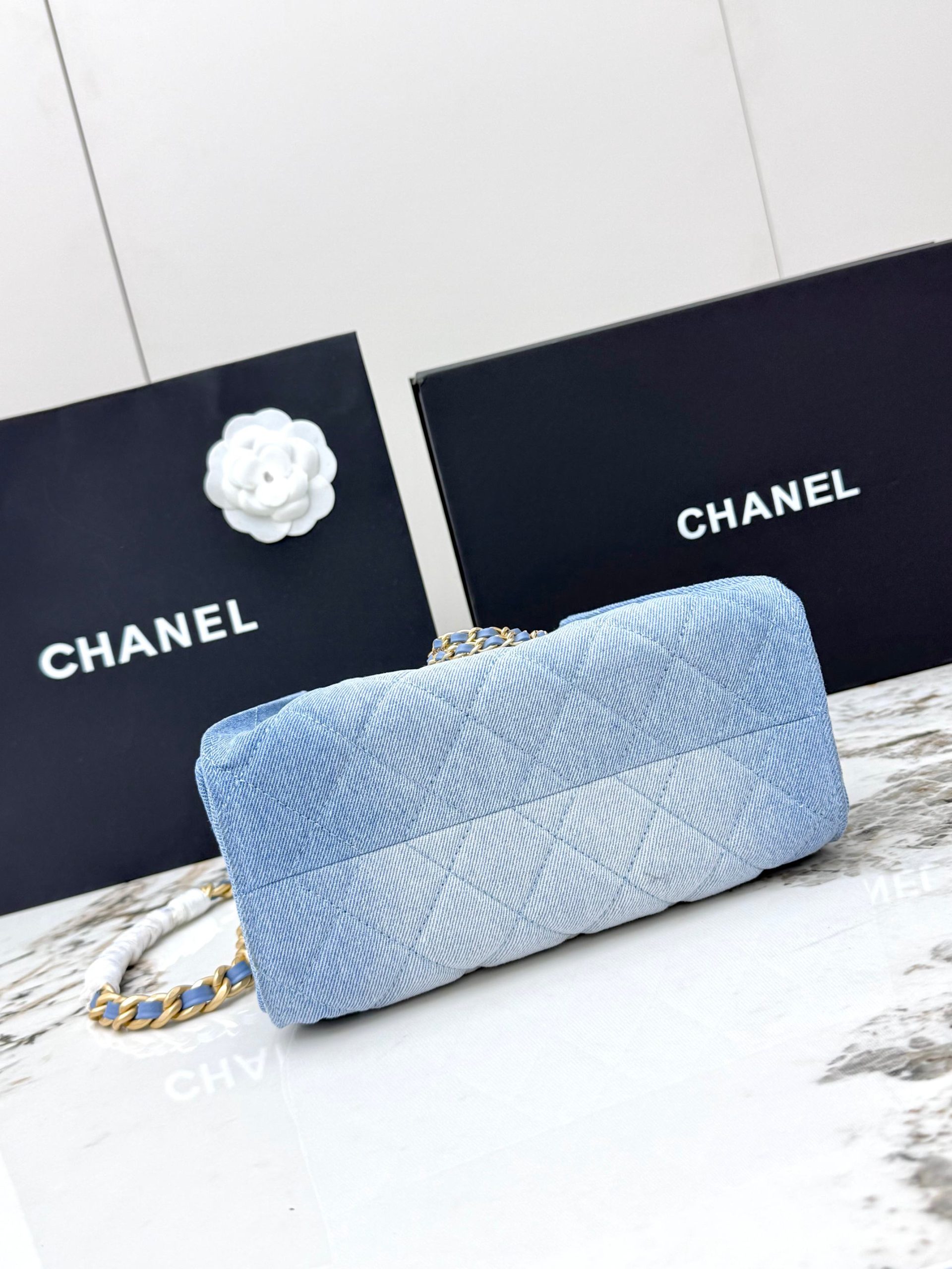 CHANEL 一比一 女款淺藍丹寧抽繩包 金鏈小巧百搭肩背款| 12 CHANEL 一比一 女款淺藍丹寧抽繩包 金鏈小巧百搭肩背款