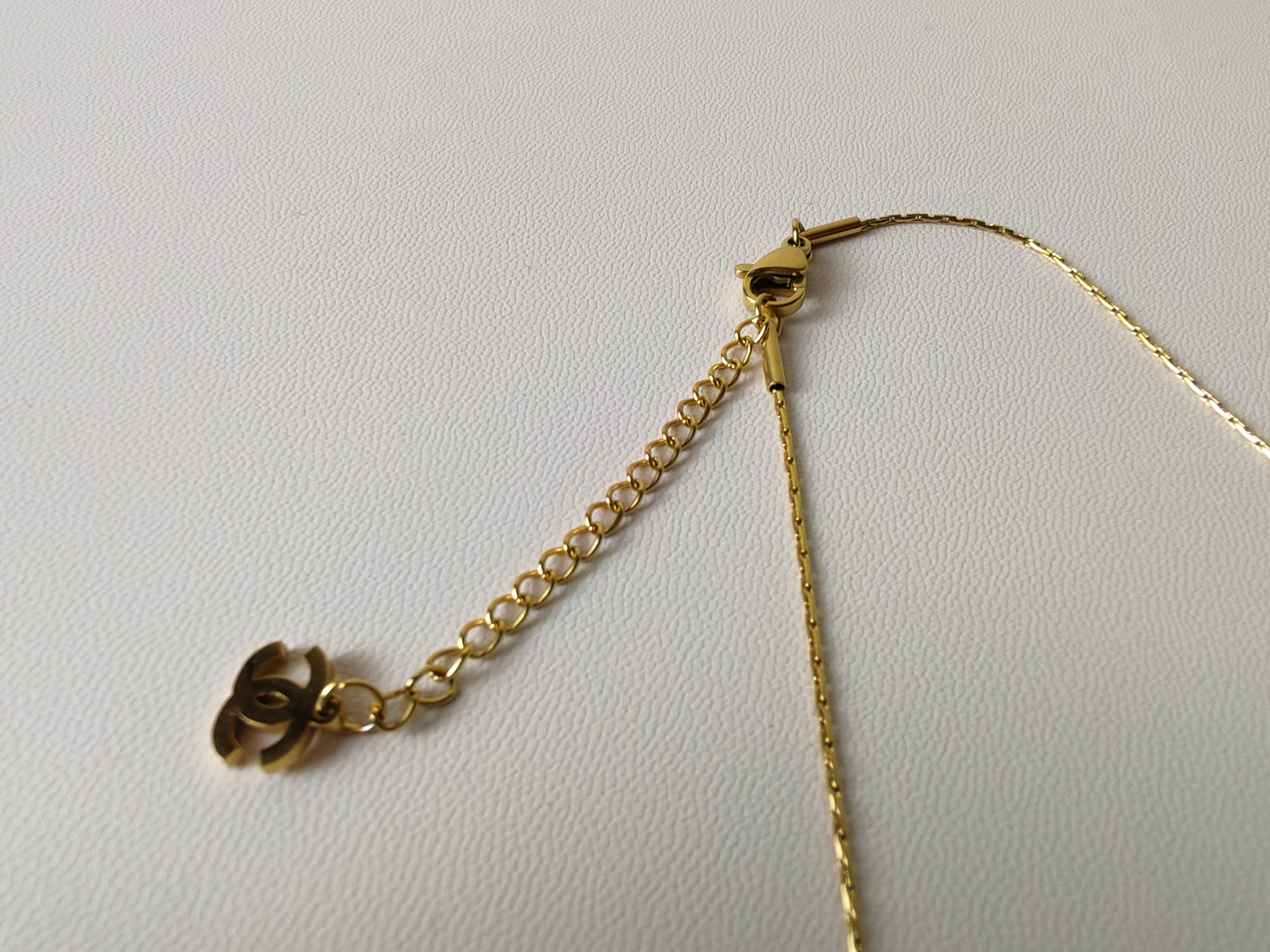 Chanel 金色立方 LOGO 項鍊 高仿 女款 立體方塊設計 氣質極簡風| 11 Chanel 金色立方 LOGO 項鍊 高仿 女款 立體方塊設計 氣質極簡風