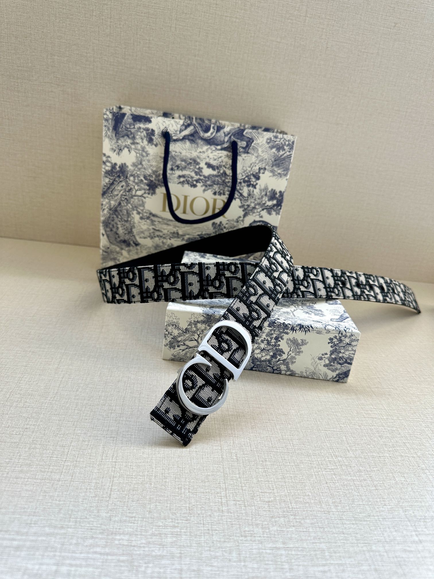 Dior 一比一 男款 CD黑色鱷魚壓紋皮帶 銀色扣頭 精品商務腰帶| 12 Dior 一比一 男款 CD黑色鱷魚壓紋皮帶 銀色扣頭 精品商務腰帶