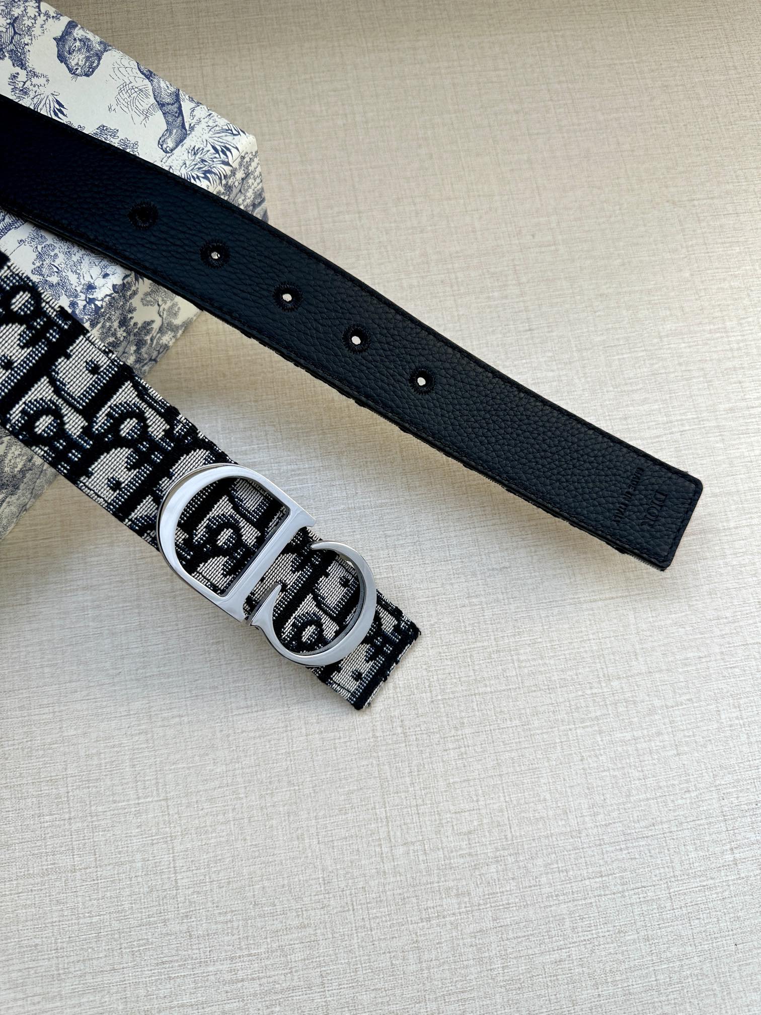 Dior 一比一 男款 CD黑色鱷魚壓紋皮帶 銀色扣頭 精品商務腰帶| 11 Dior 一比一 男款 CD黑色鱷魚壓紋皮帶 銀色扣頭 精品商務腰帶
