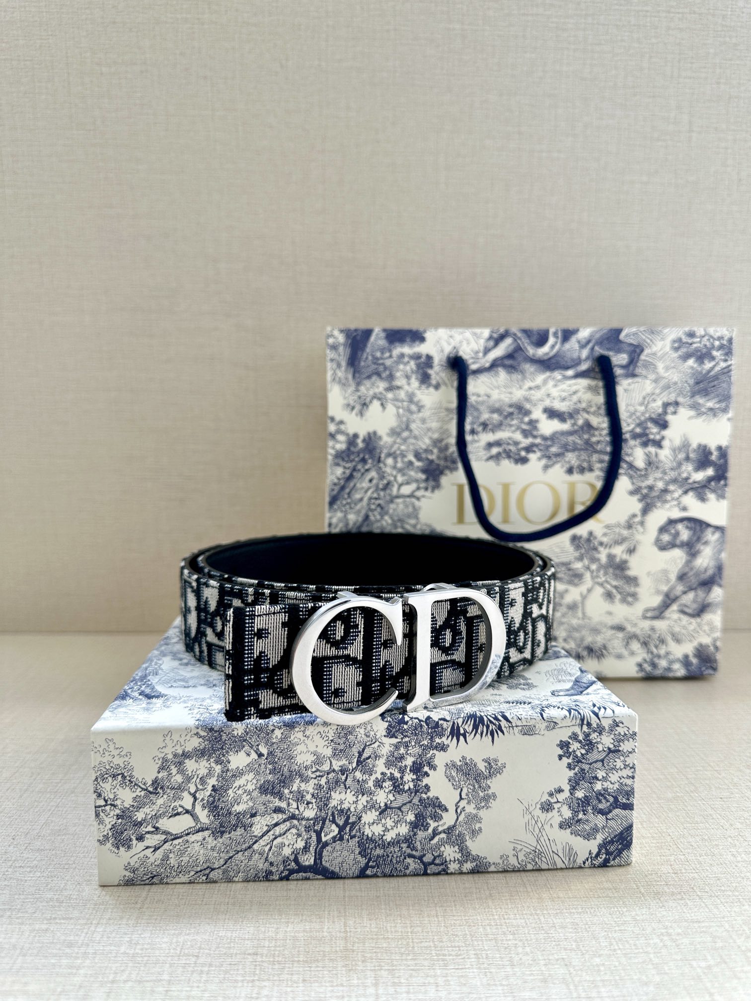 Dior 一比一 男款 CD黑色鱷魚壓紋皮帶 銀色扣頭 精品商務腰帶| 10 Dior 一比一 男款 CD黑色鱷魚壓紋皮帶 銀色扣頭 精品商務腰帶