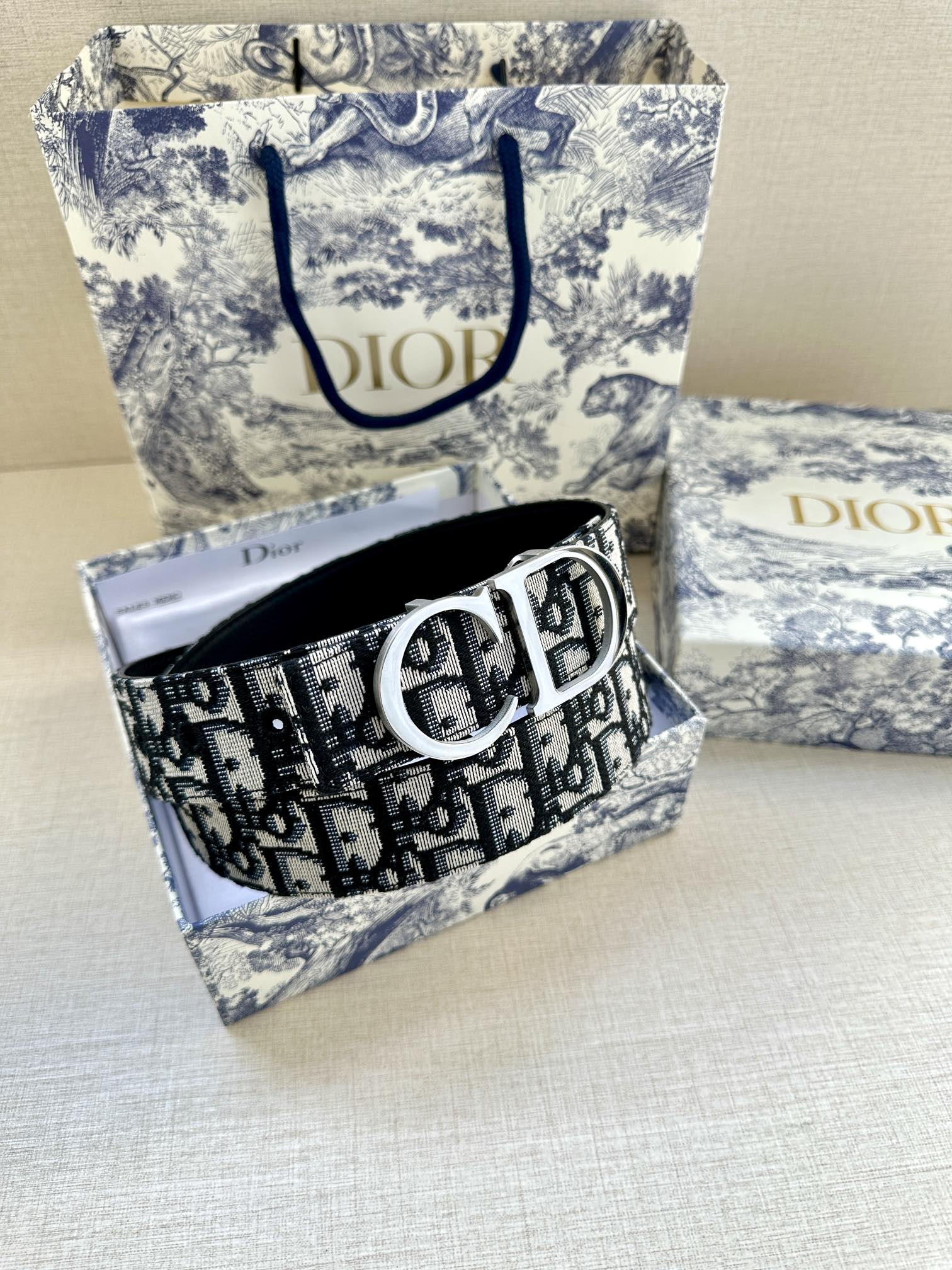 Dior 一比一 男款 CD黑色鱷魚壓紋皮帶 銀色扣頭 精品商務腰帶| 9 Dior 一比一 男款 CD黑色鱷魚壓紋皮帶 銀色扣頭 精品商務腰帶