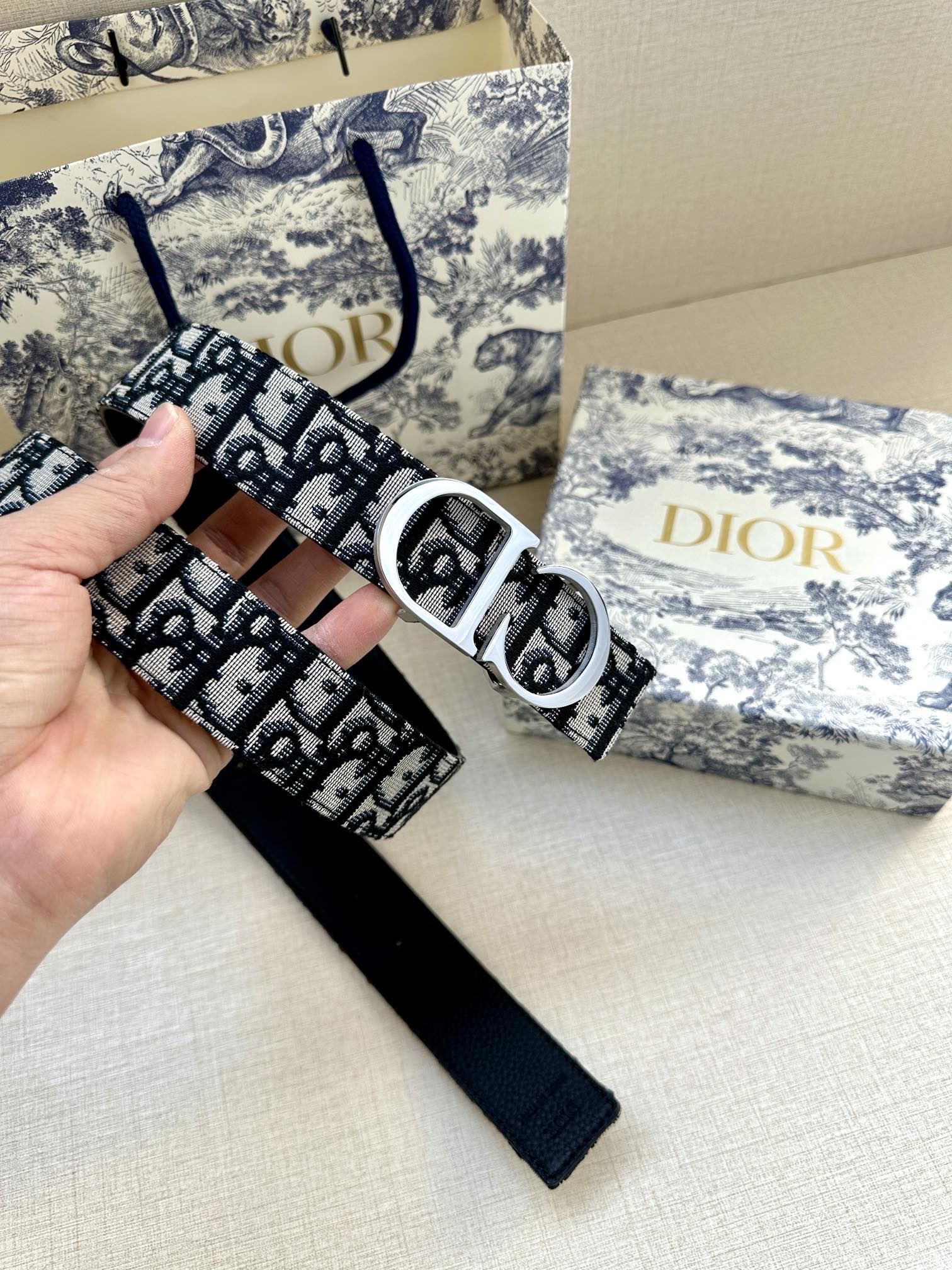 Dior 一比一 男款 CD黑色鱷魚壓紋皮帶 銀色扣頭 精品商務腰帶| 7 Dior 一比一 男款 CD黑色鱷魚壓紋皮帶 銀色扣頭 精品商務腰帶