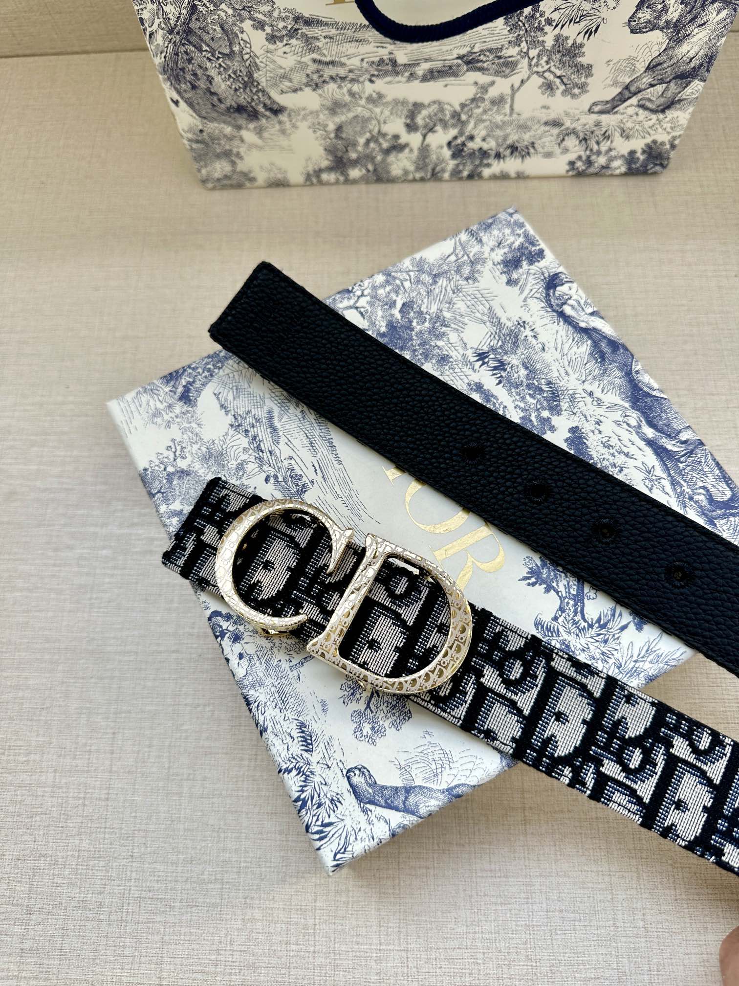 Dior 一比一 男款 CD Oblique老花皮帶 黑色扣 精品潮流腰帶| 12 Dior 一比一 男款 CD Oblique老花皮帶 黑色扣 精品潮流腰帶