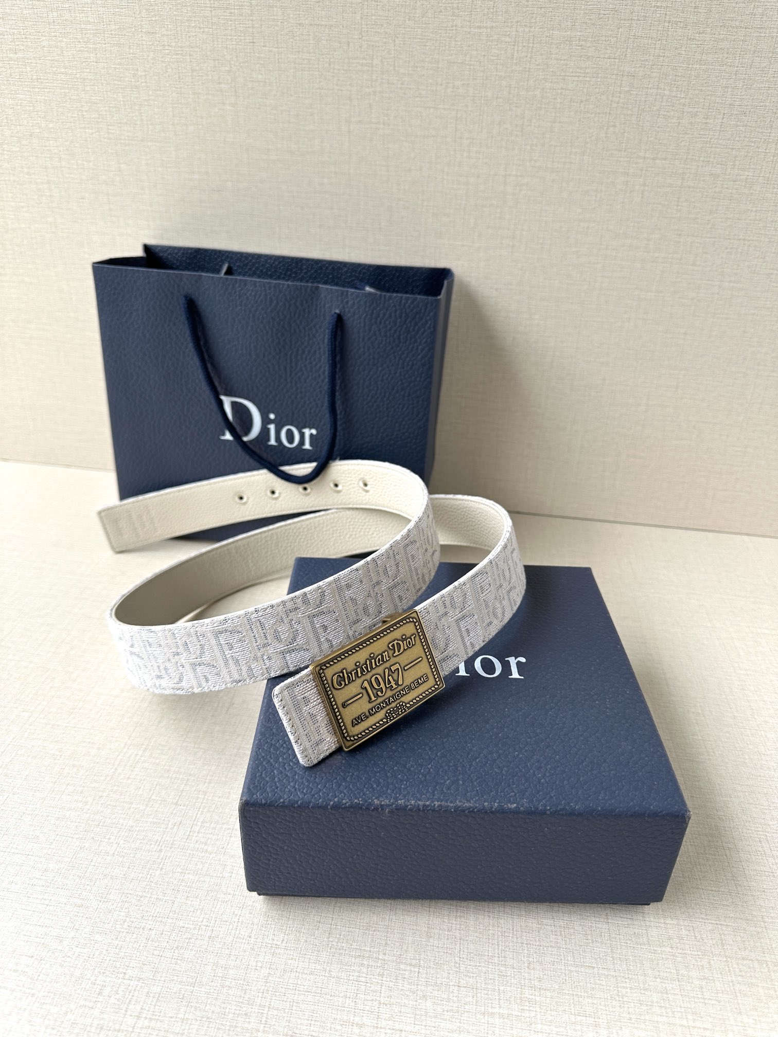 Dior A貨 男款 光滑牛皮皮帶 銀色金色方扣 精品商務款| 9 Dior A貨 男款 光滑牛皮皮帶 銀色金色方扣 精品商務款