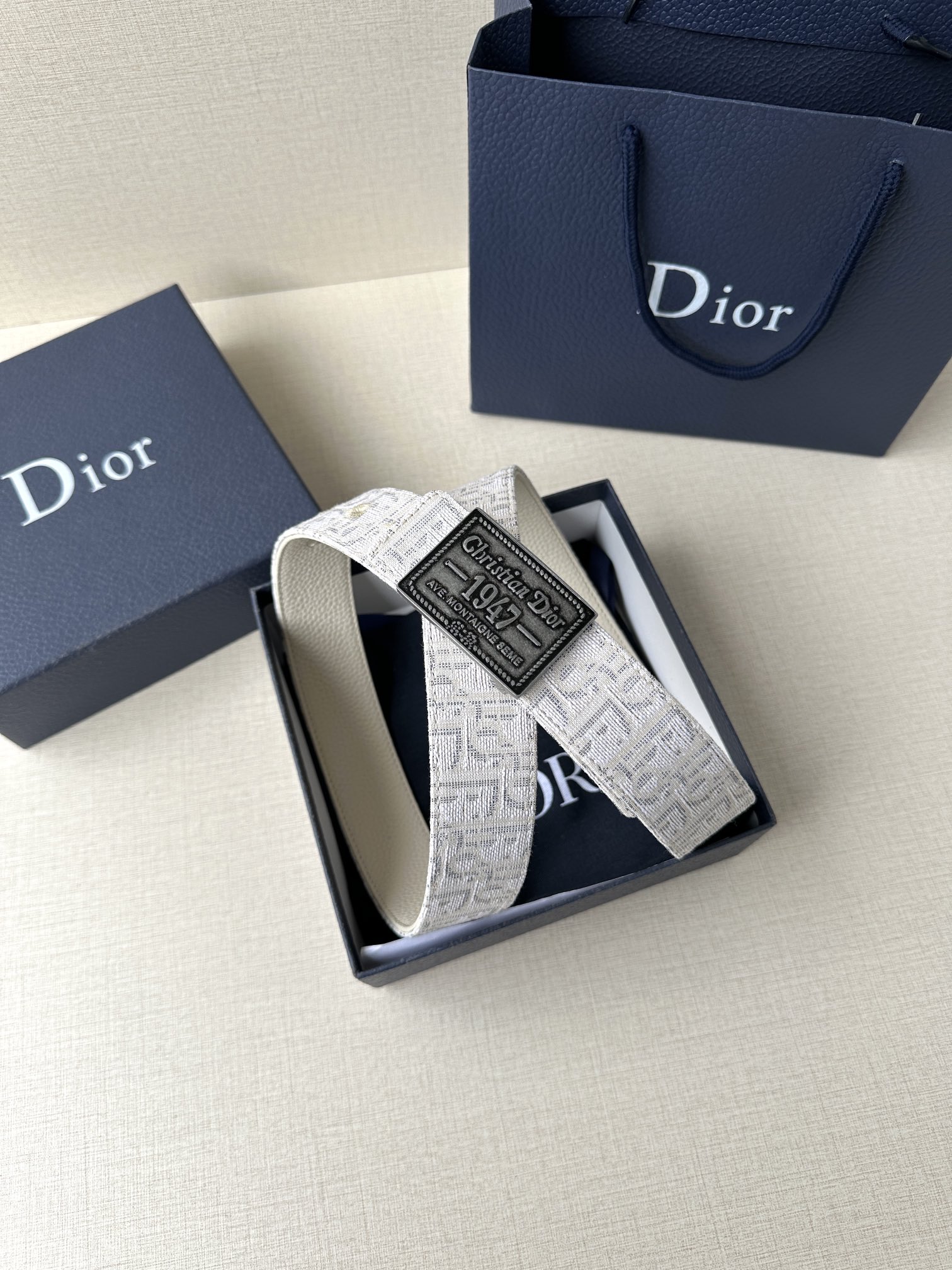 Dior A貨 男款 光滑牛皮皮帶 銀色金色方扣 精品商務款| 14 Dior A貨 男款 光滑牛皮皮帶 銀色金色方扣 精品商務款