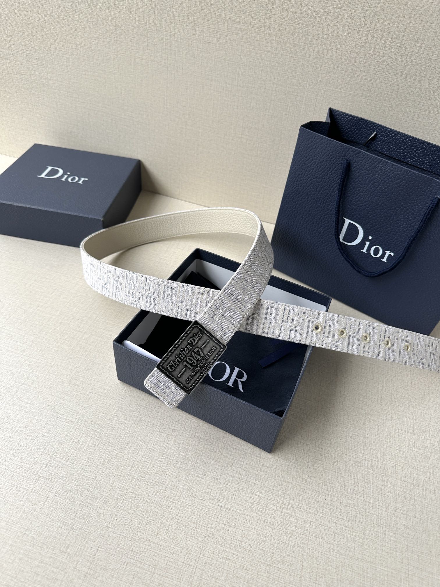 Dior A貨 男款 光滑牛皮皮帶 銀色金色方扣 精品商務款| 13 Dior A貨 男款 光滑牛皮皮帶 銀色金色方扣 精品商務款