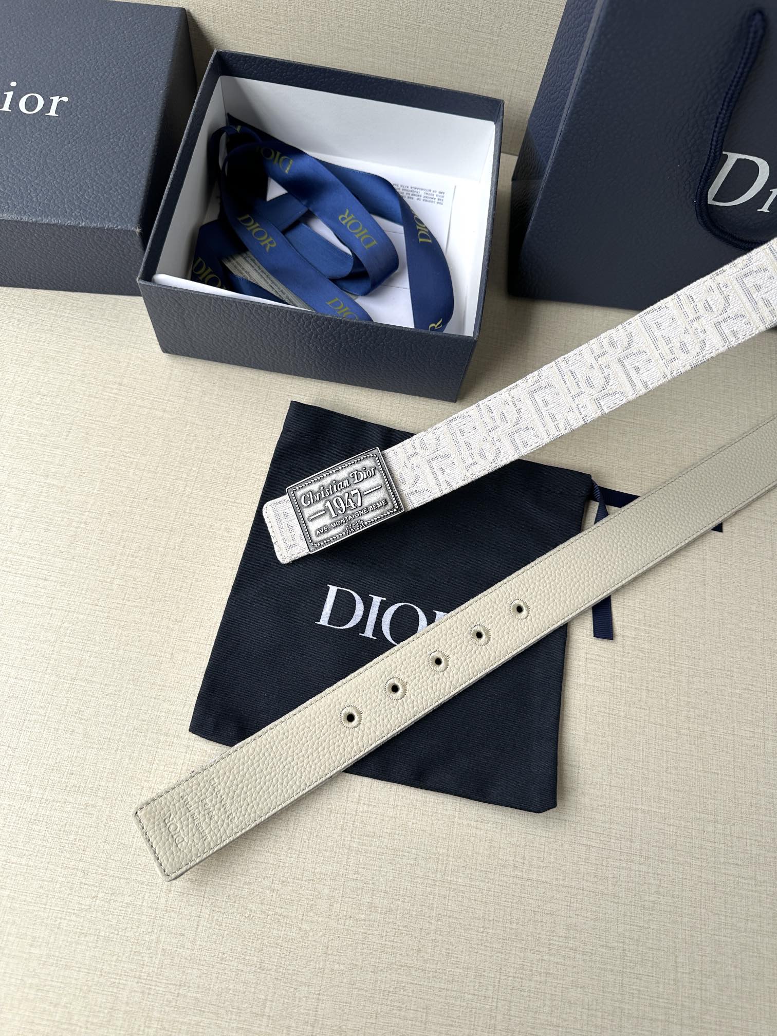 Dior A貨 男款 光滑牛皮皮帶 銀色金色方扣 精品商務款| 12 Dior A貨 男款 光滑牛皮皮帶 銀色金色方扣 精品商務款