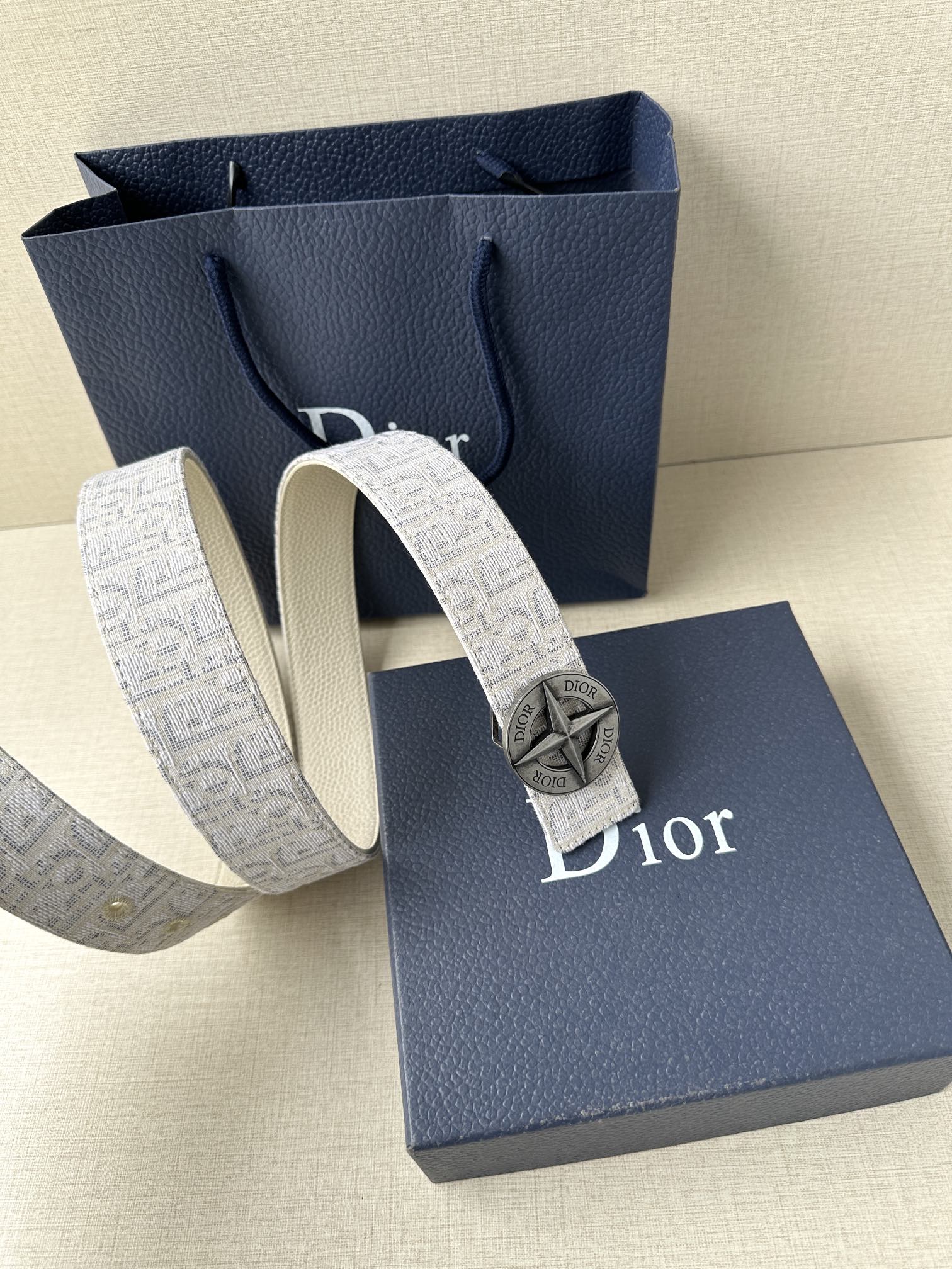 Dior 高仿 男款 Oblique老花帆布皮帶 復古金屬扣 精品潮流款| 8 Dior 高仿 男款 Oblique老花帆布皮帶 復古金屬扣 精品潮流款