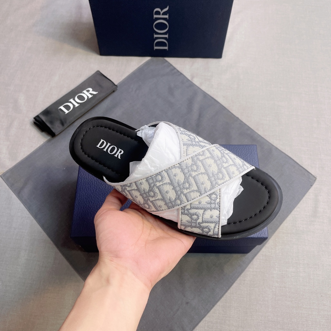 Dior 原單 男款 經典Oblique拖鞋 交叉鞋面設計| 10 Dior 原單 男款 經典Oblique拖鞋 交叉鞋面設計