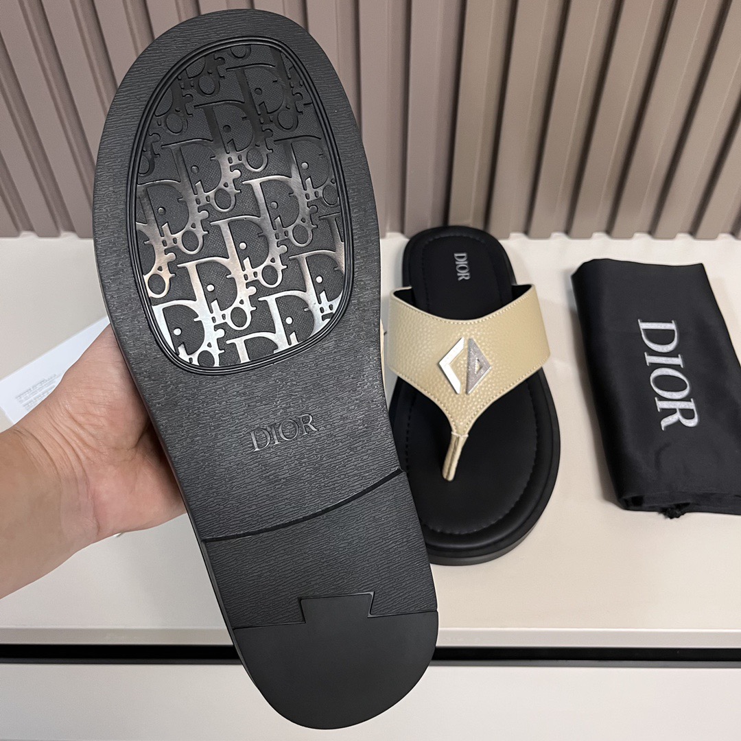 Dior 高仿 男款 真皮人字拖鞋 夏季休閒款| 8 Dior 高仿 男款 真皮人字拖鞋 夏季休閒款