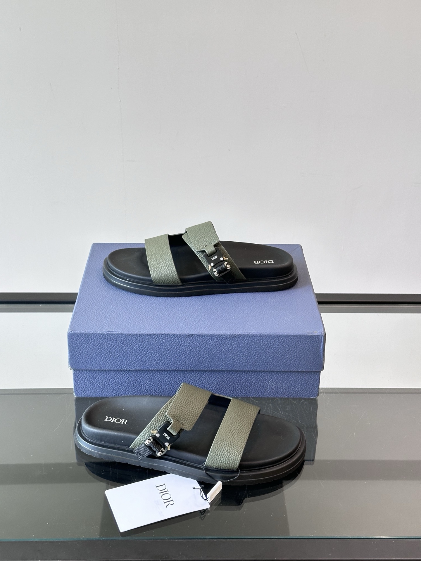 DIOR 高仿 男款雙帶皮革涼拖鞋 軍綠色潮流拖鞋| 12 DIOR 高仿 男款雙帶皮革涼拖鞋 軍綠色潮流拖鞋