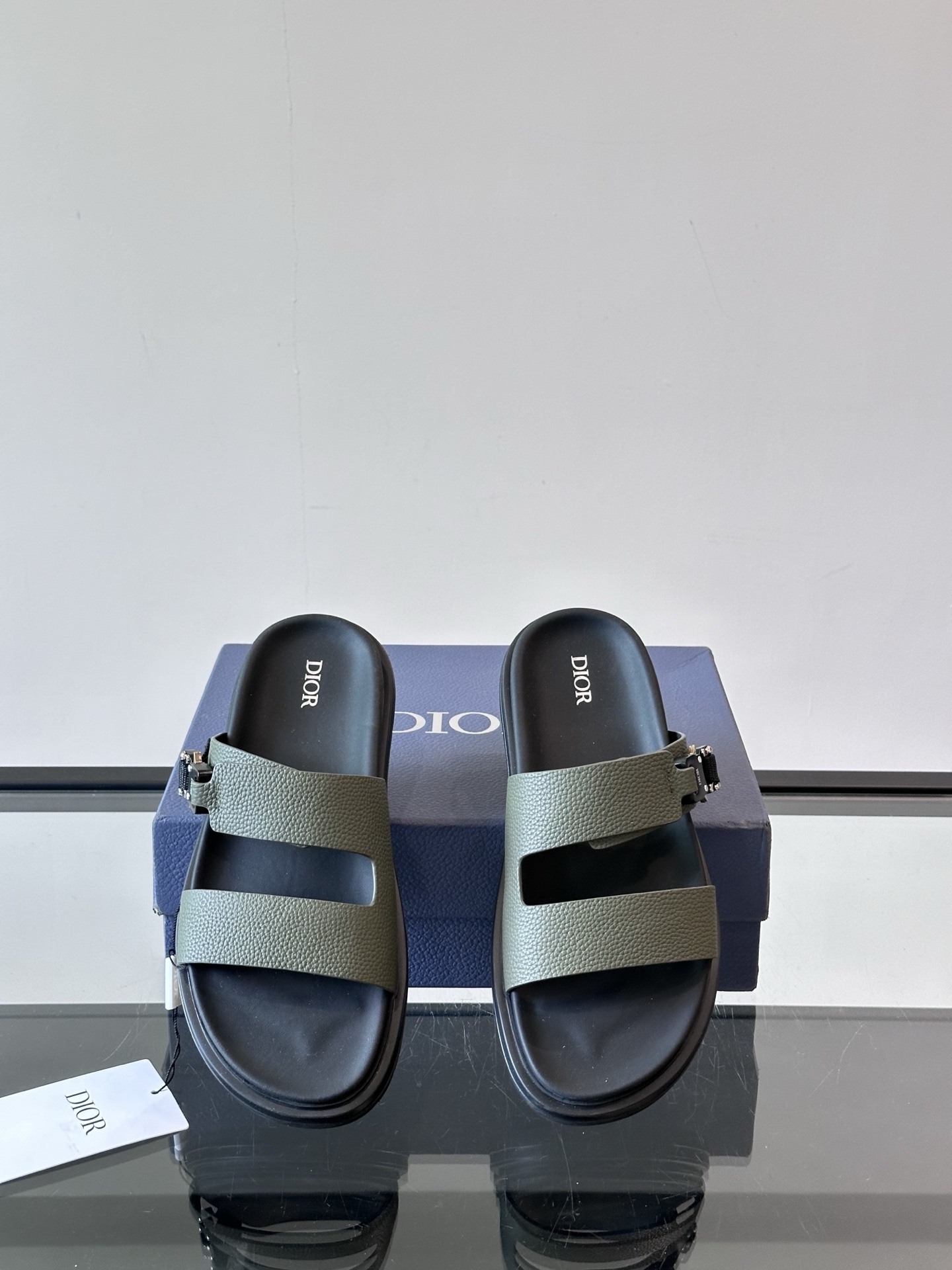 DIOR 高仿 男款雙帶皮革涼拖鞋 軍綠色潮流拖鞋| 10 DIOR 高仿 男款雙帶皮革涼拖鞋 軍綠色潮流拖鞋
