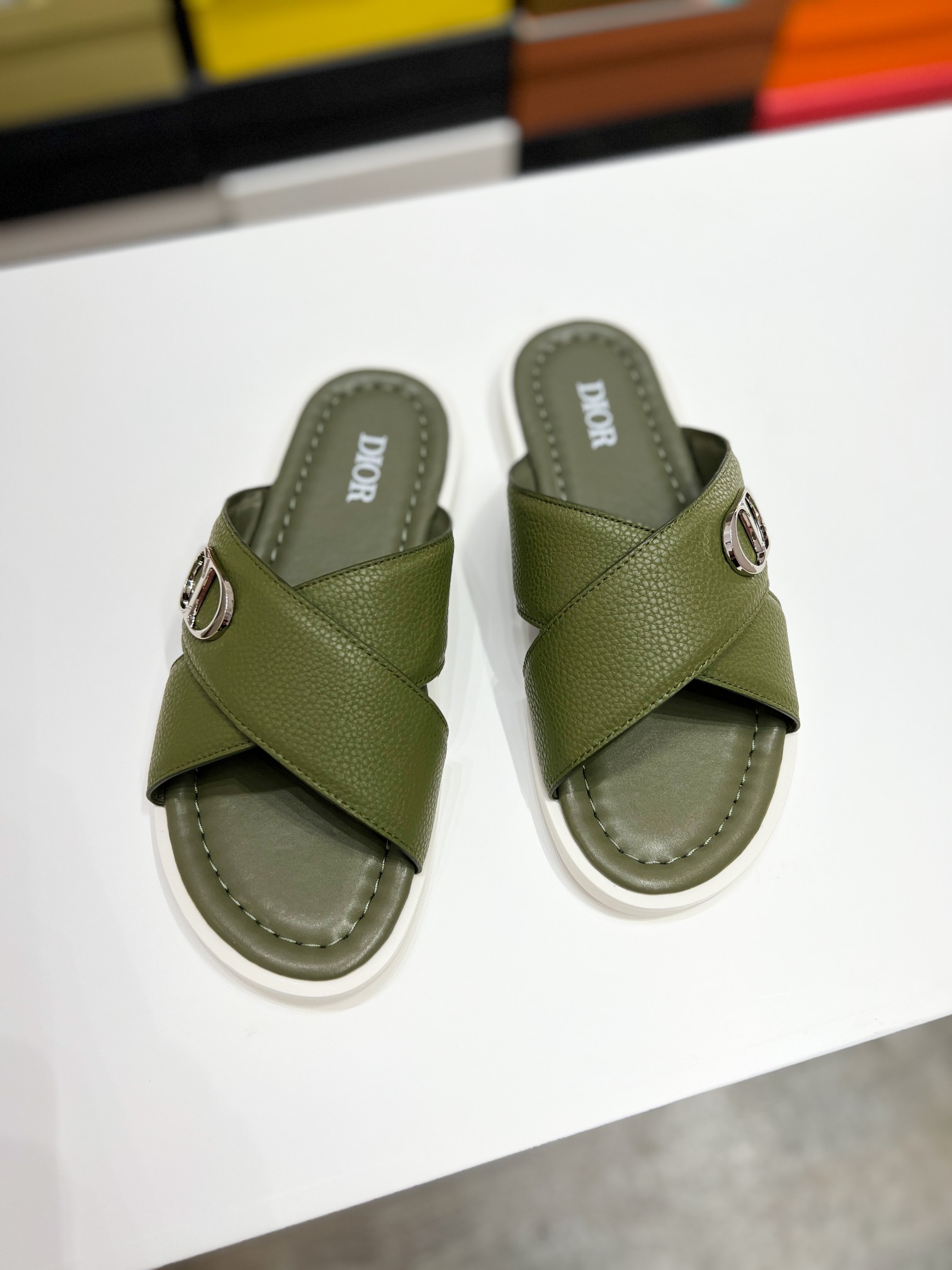 DIOR 原單 男款交叉皮革拖鞋 軍綠休閒涼拖| 8 DIOR 原單 男款交叉皮革拖鞋 軍綠休閒涼拖