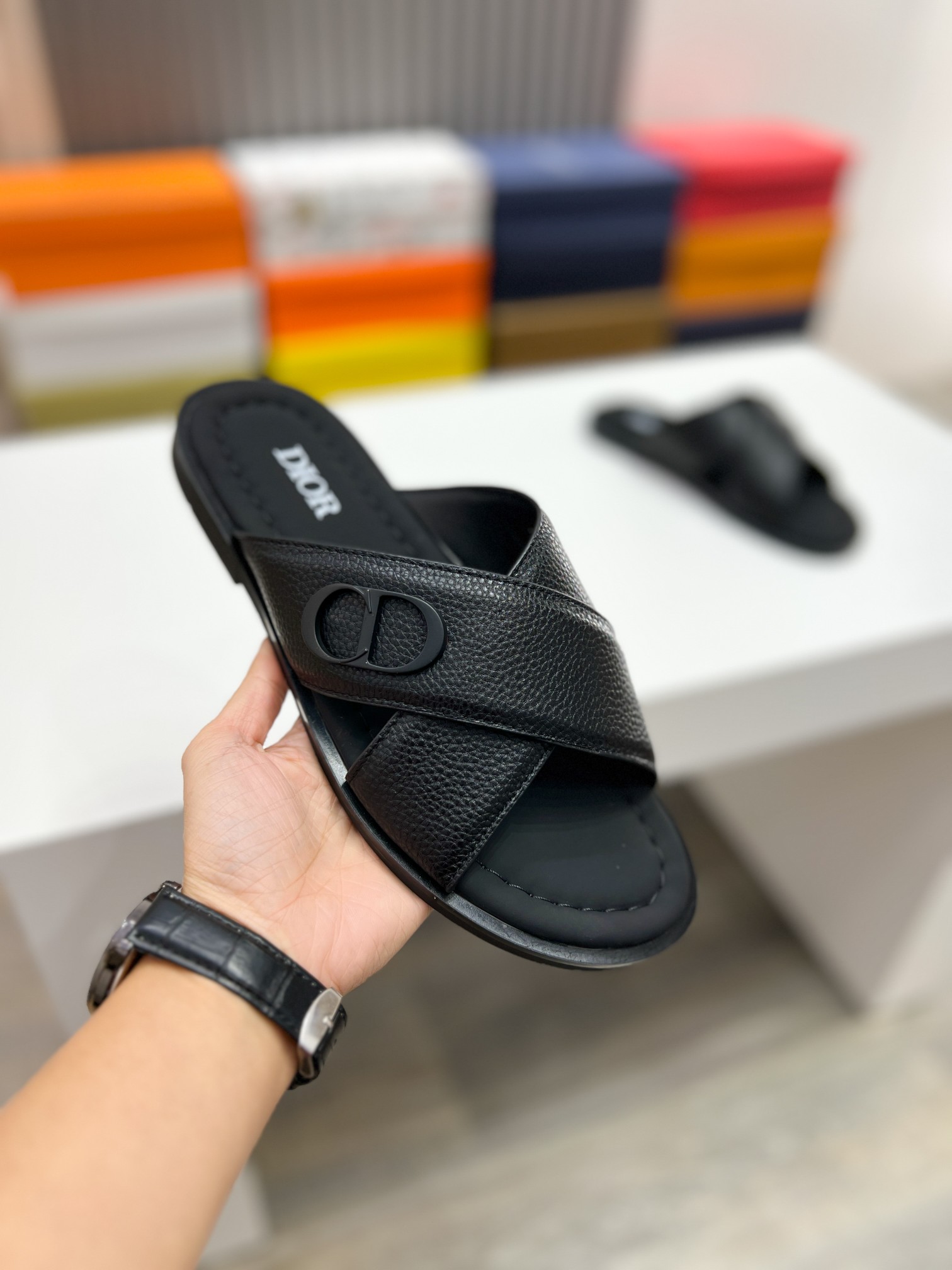 DIOR 一比一 男款CD交叉拖鞋 黑色皮革涼拖| 10 DIOR 一比一 男款CD交叉拖鞋 黑色皮革涼拖