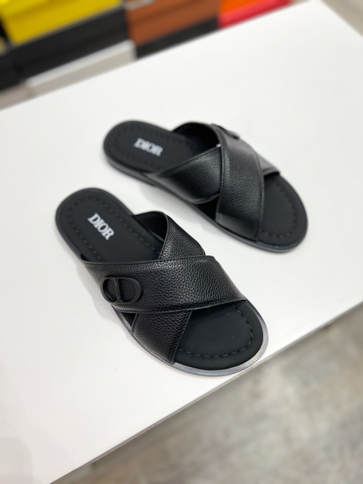 DIOR 一比一 男款CD交叉拖鞋 黑色皮革涼拖| 7 DIOR 一比一 男款CD交叉拖鞋 黑色皮革涼拖