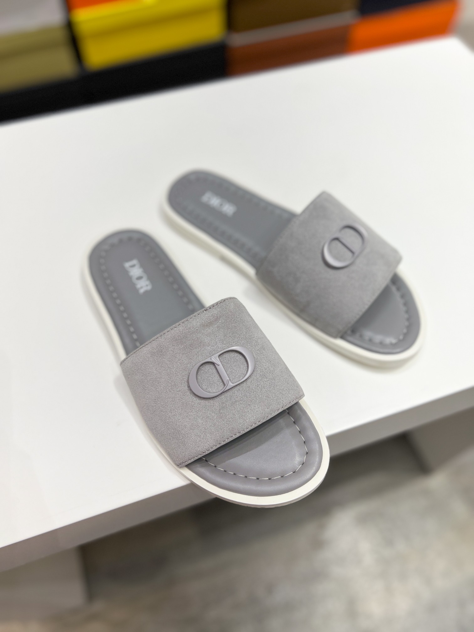 DIOR 高仿 男款CD麂皮拖鞋 灰色優雅涼拖
